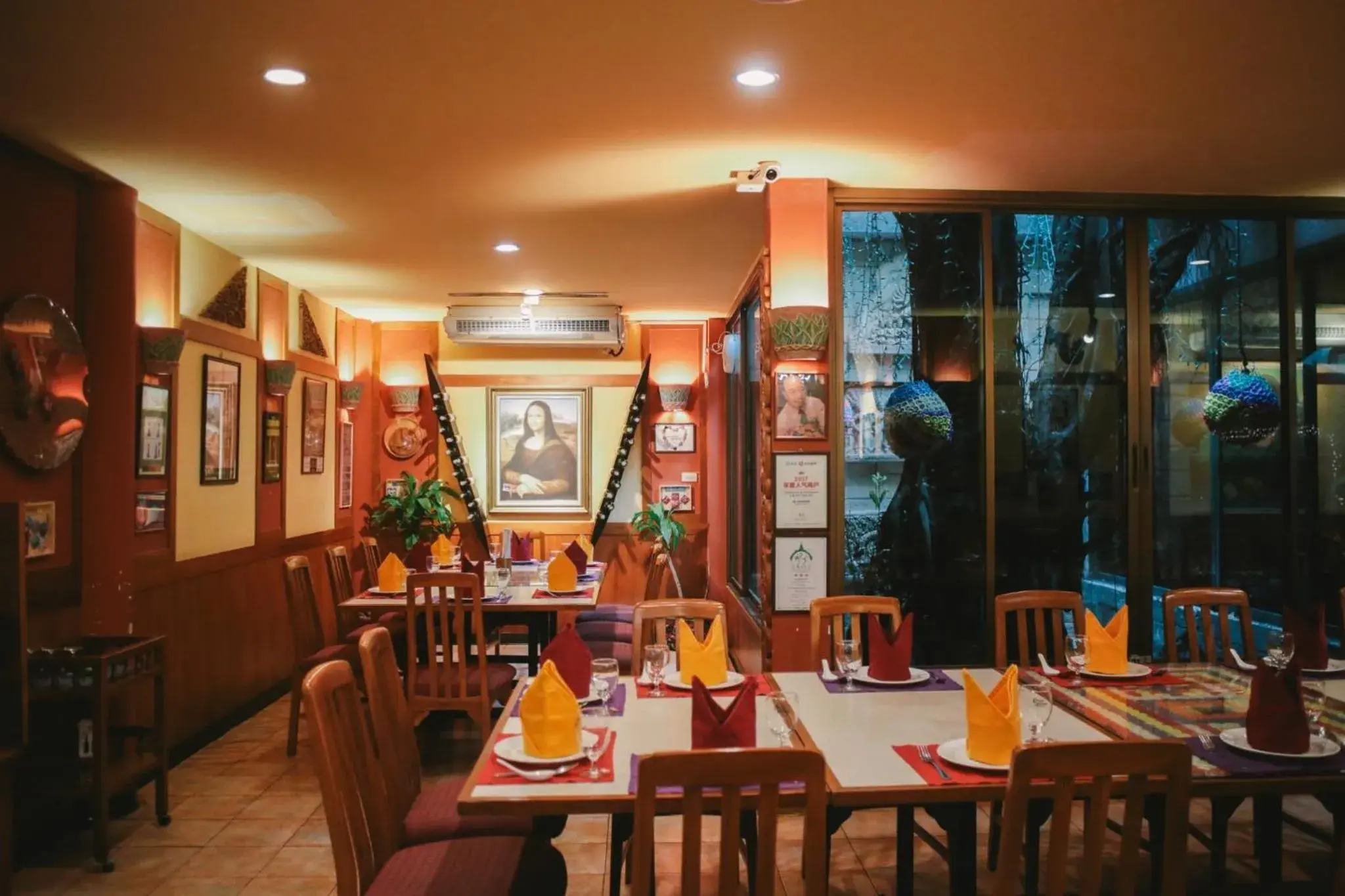 Restaurant/places to eat in The Residences at C&C Restaurant/places to eat in The Residences at C&C