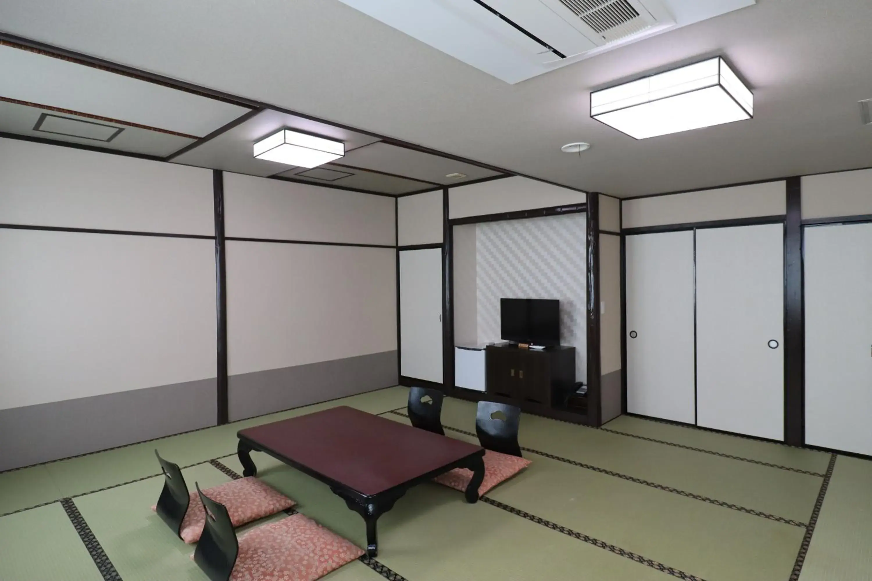 Photo of the whole room in Ryokan Miyoshi Photo of the whole room in Ryokan Miyoshi