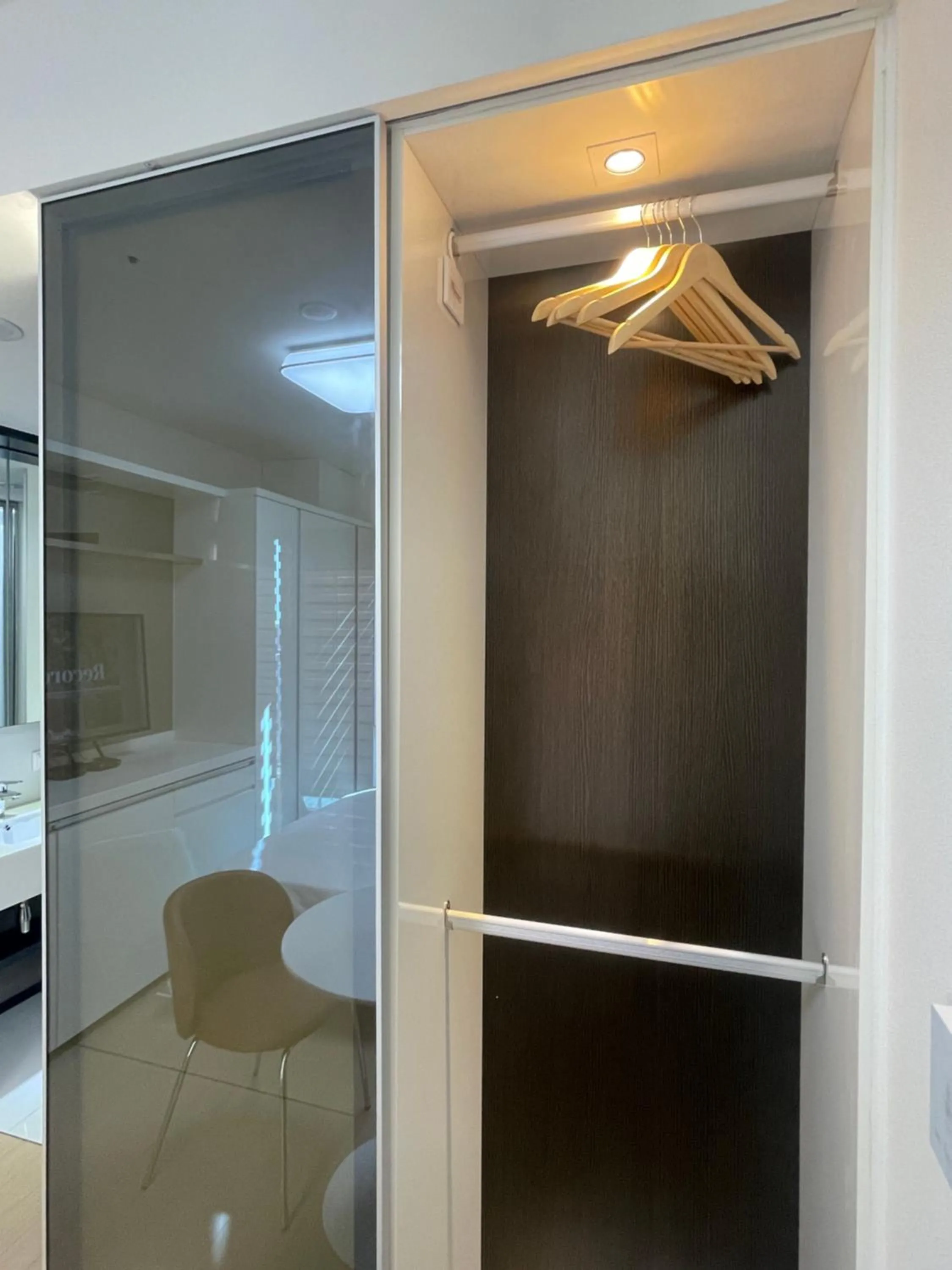 wardrobe in Skytop Inn The City