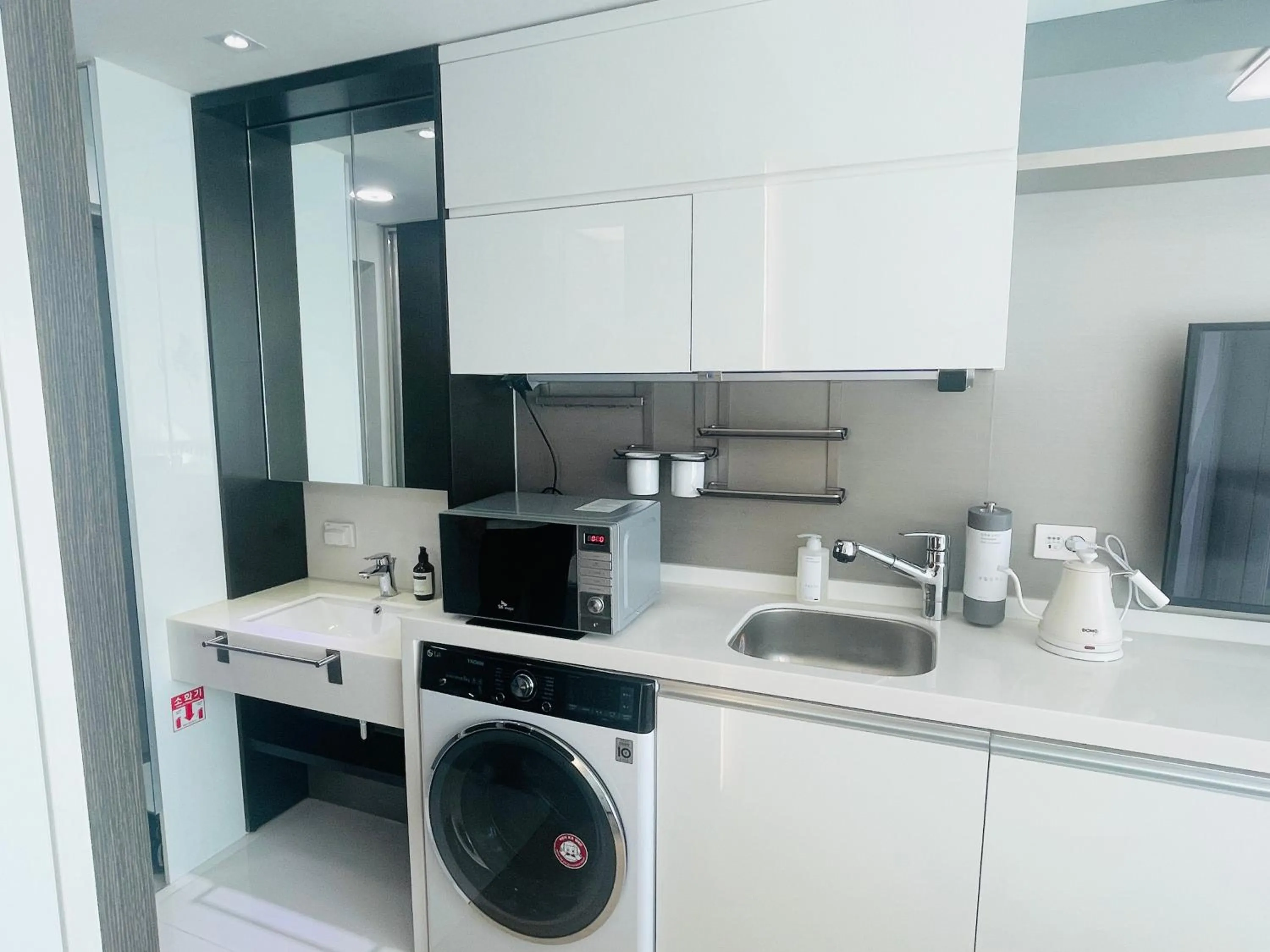 Kitchen or kitchenette in Skytop Inn The City