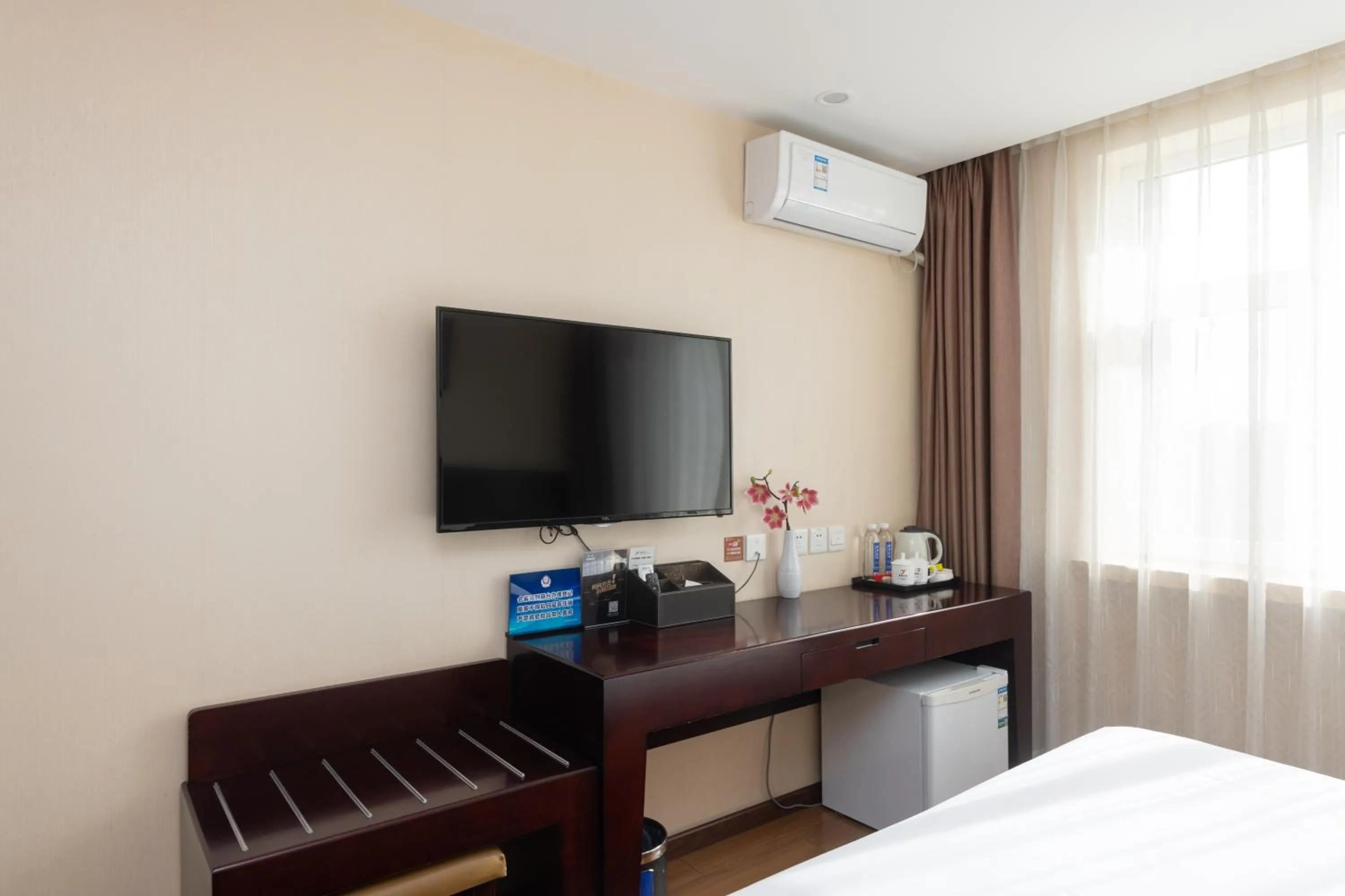 TV and multimedia, Bed in Golden Inns Chain Hotel Beijing JianGuomen 金泰之家北京站店