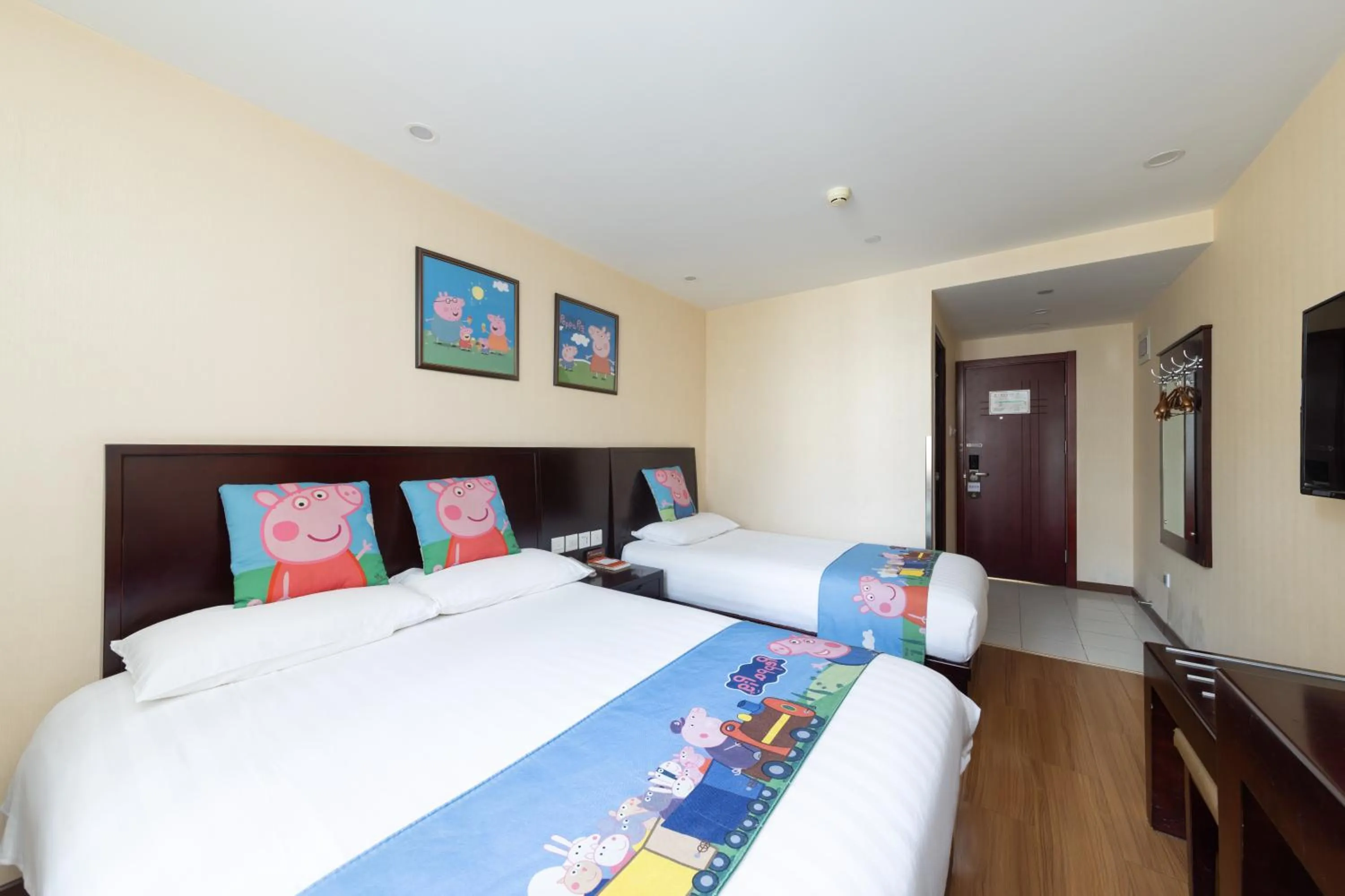 Bed in Golden Inns Chain Hotel Beijing JianGuomen 金泰之家北京站店
