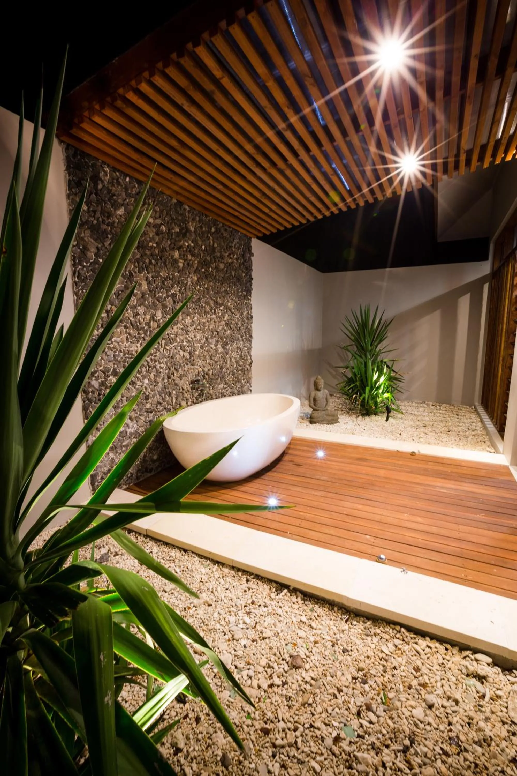 Open Air Bath in Trees and Fishes Private Retreat