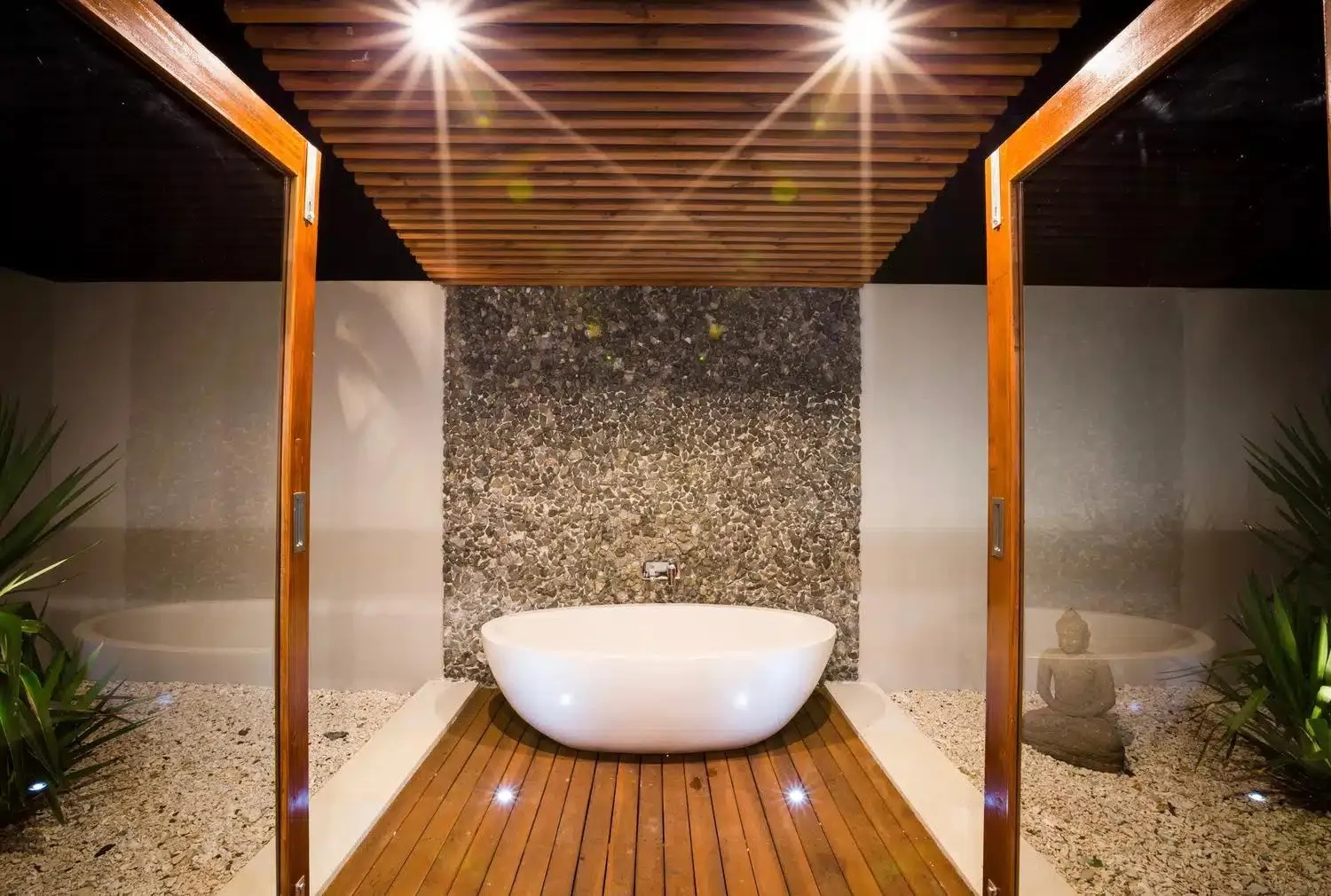 Hot Tub in Trees and Fishes Private Retreat