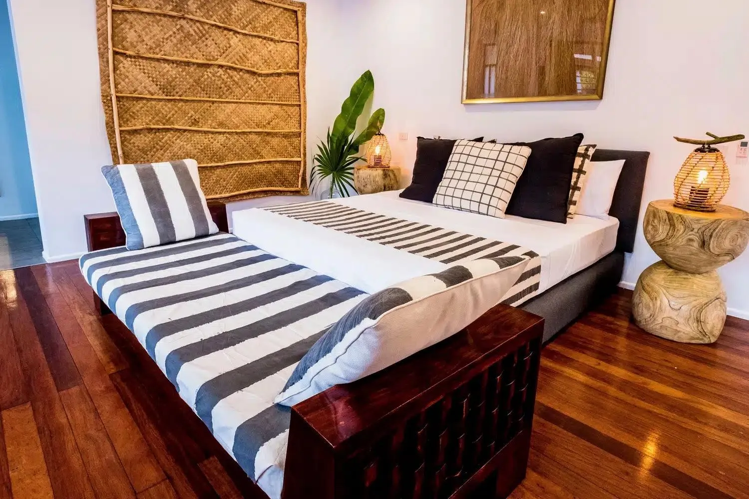 Bed in Trees and Fishes Private Retreat