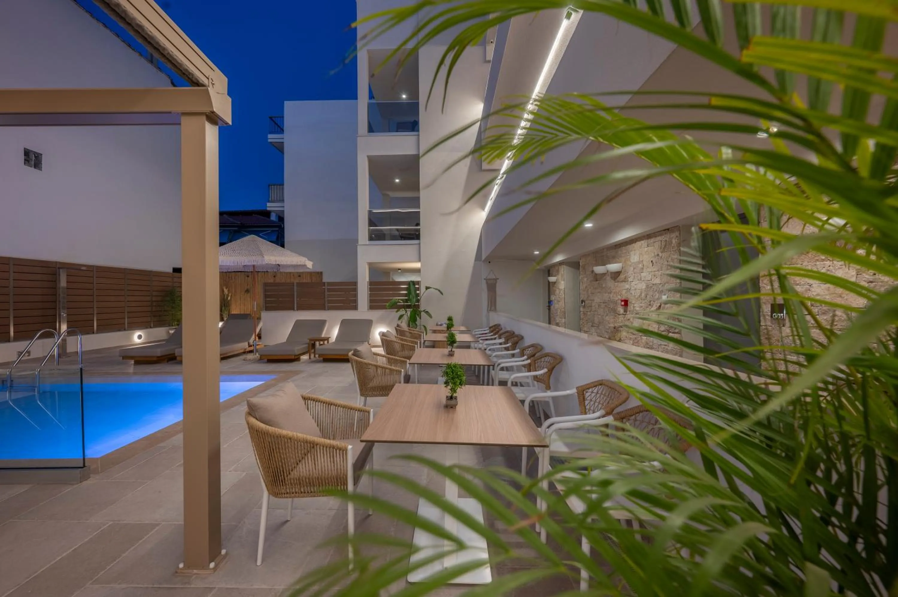 Night in Sandy Seaside Suites