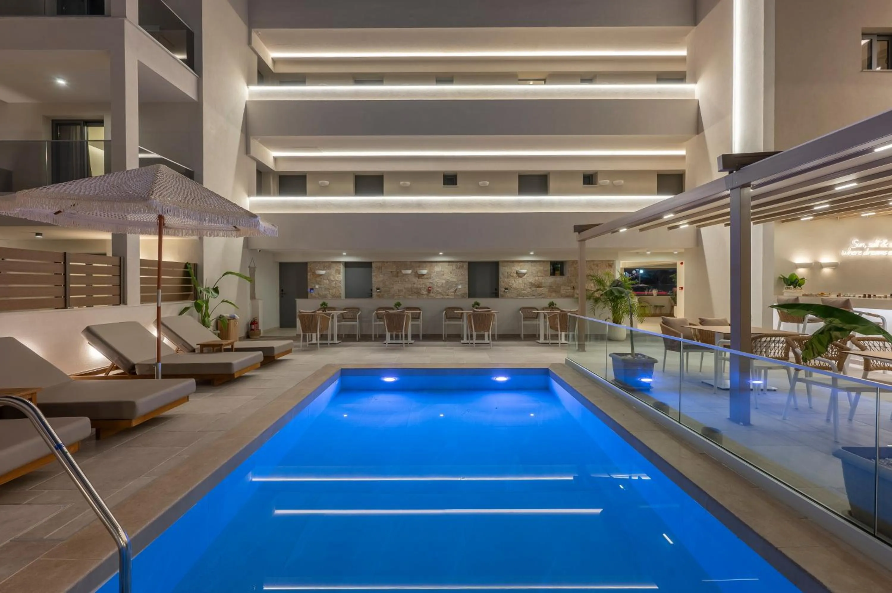 Swimming pool in Sandy Seaside Suites