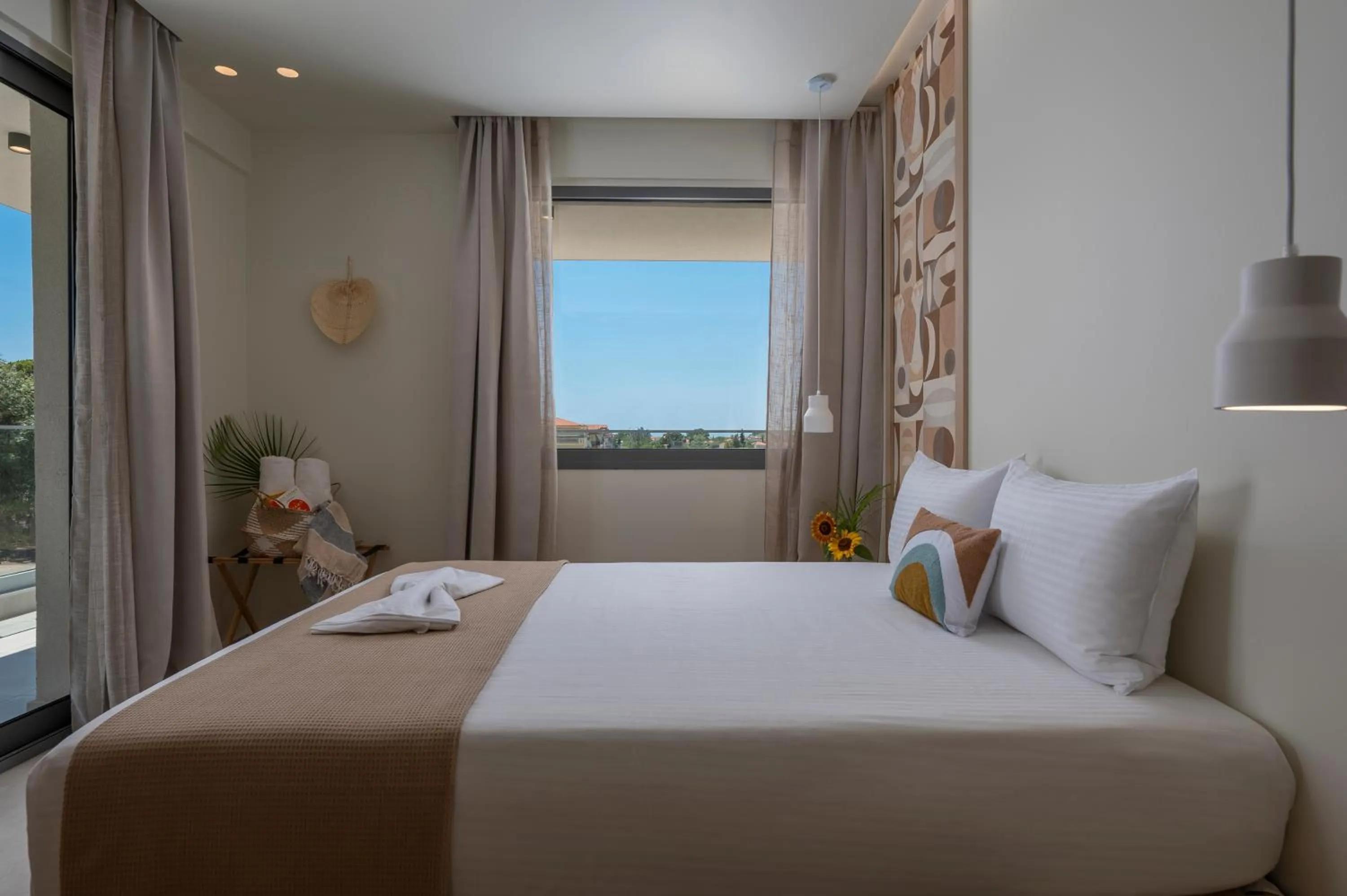 Bedroom, Bed in Sandy Seaside Suites