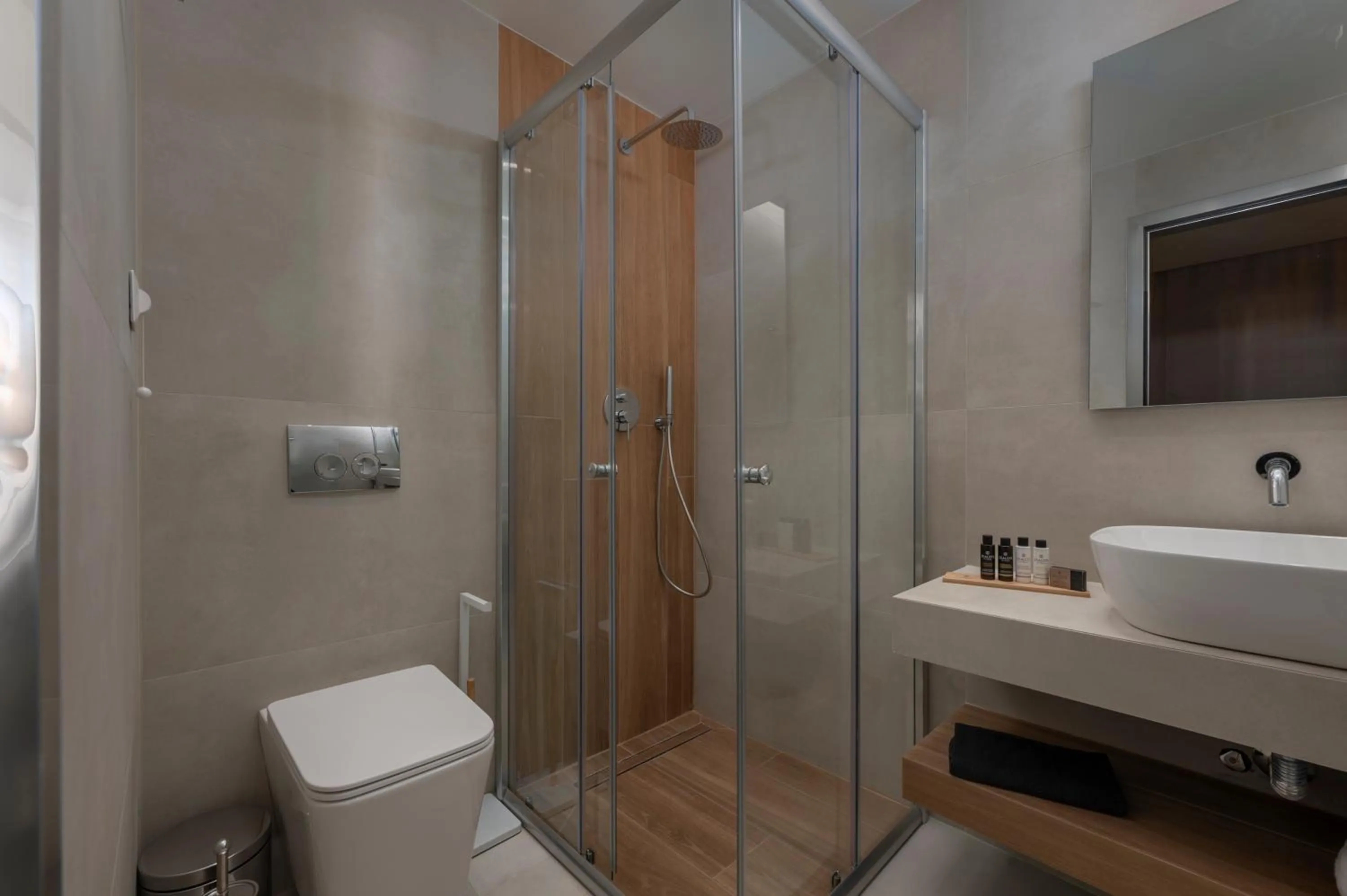 Toilet in Sandy Seaside Suites