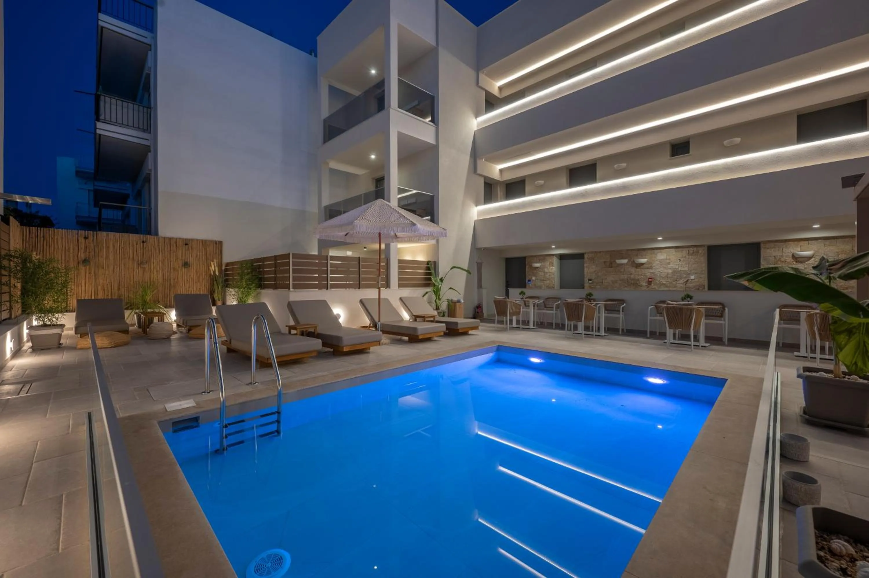 Night in Sandy Seaside Suites