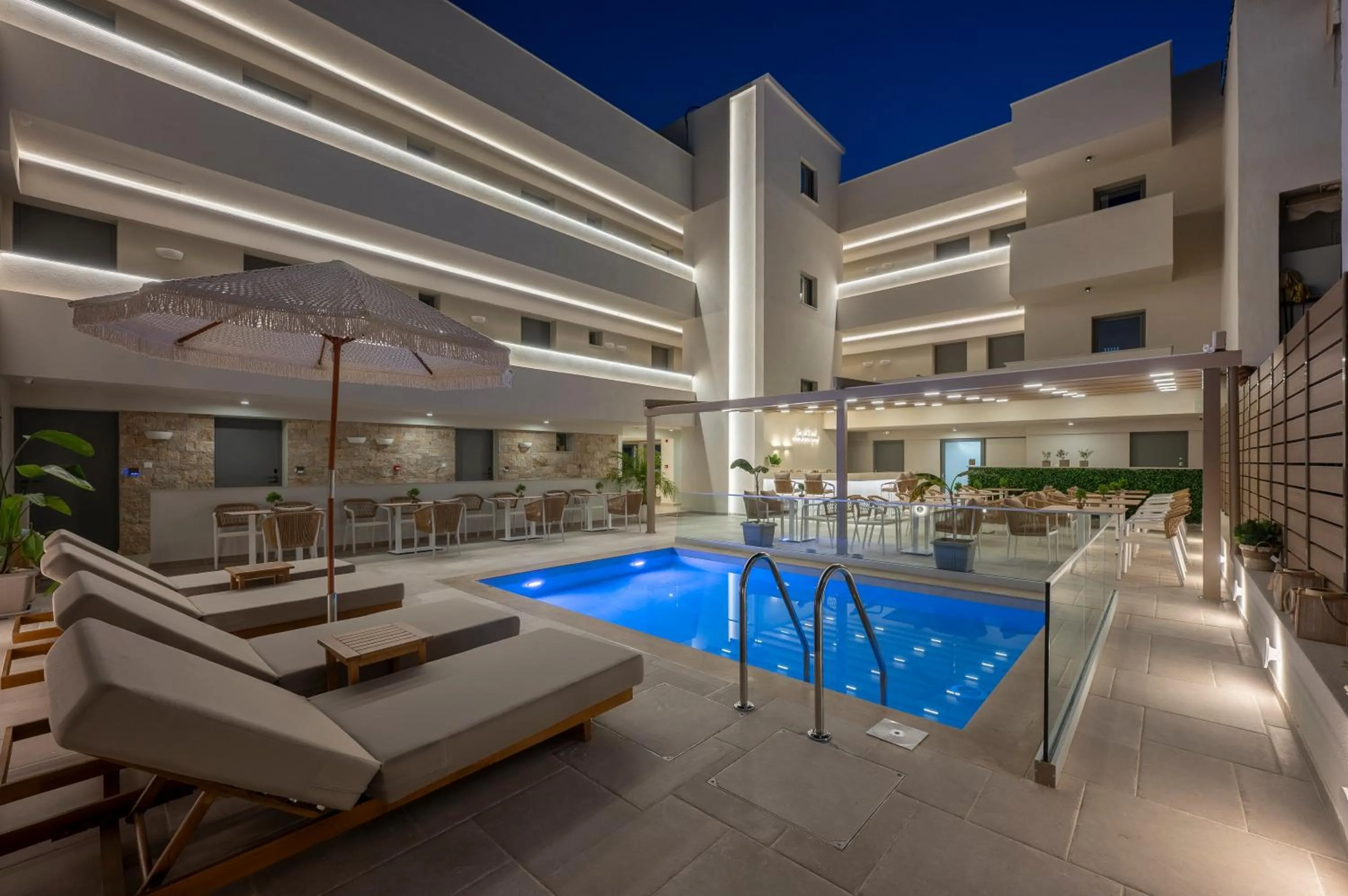 Swimming pool in Sandy Seaside Suites