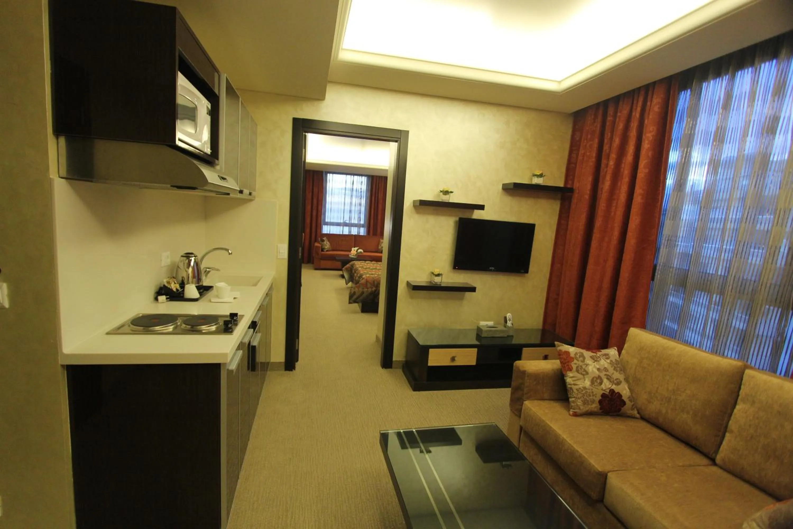 Executive Suite in Elite Hotel By Beverly