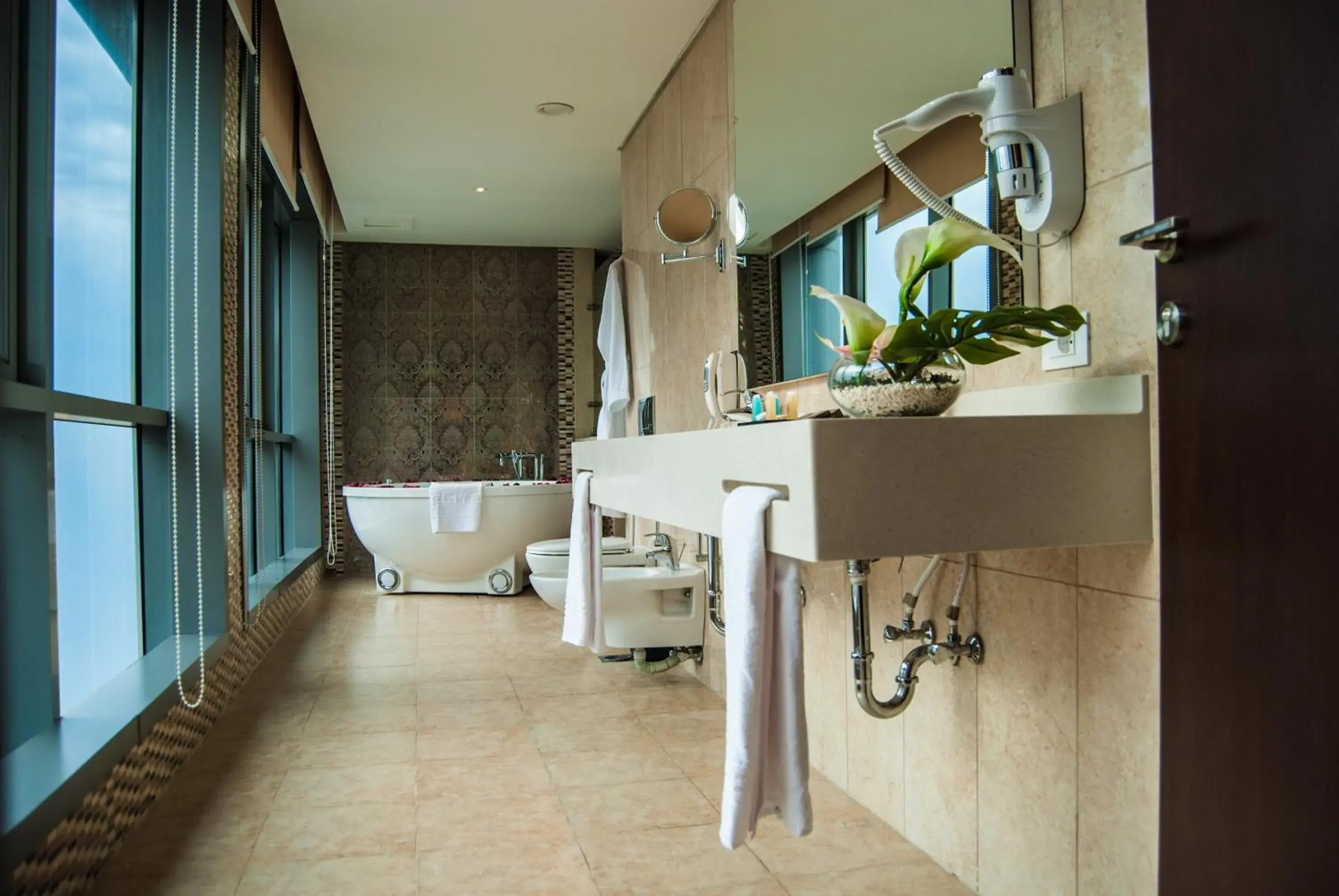 One-Bedroom Apartment with Sea View and Balcony in Elite Hotel By Beverly One-Bedroom Apartment with Sea View and Balcony in Elite Hotel By Beverly