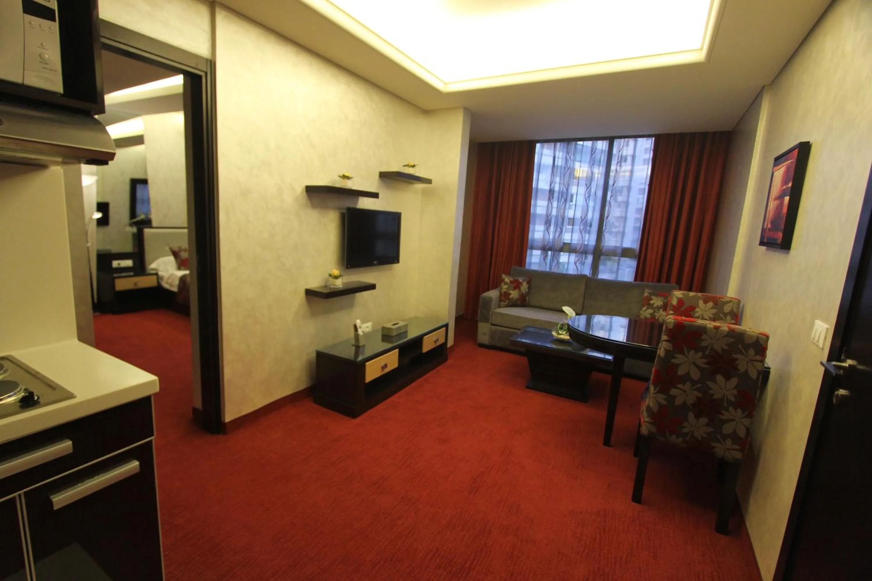Deluxe Suite in Elite Hotel By Beverly