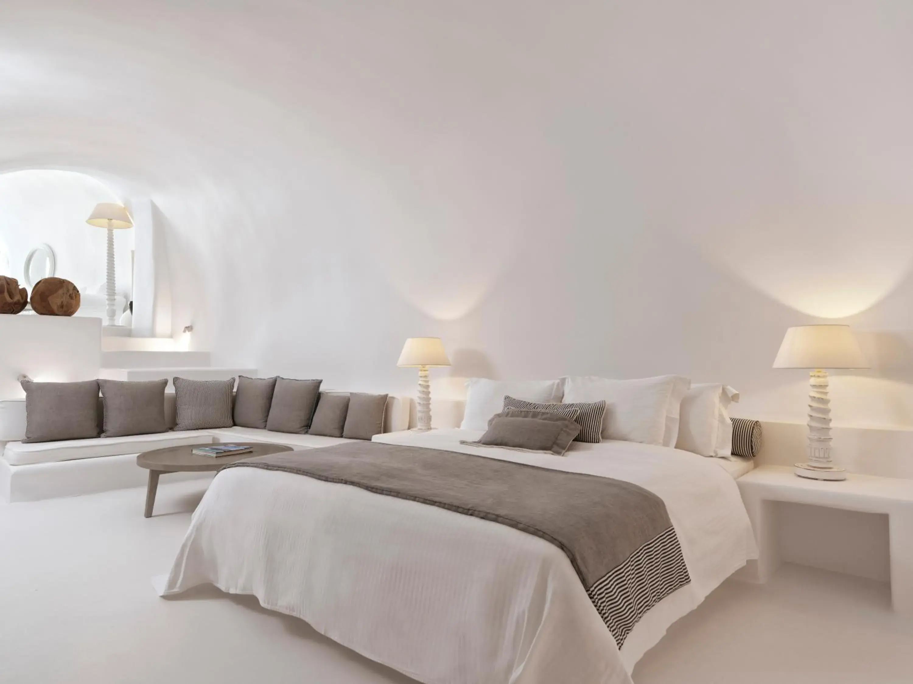 Bedroom, Bed in Katikies Chromata Santorini - The Leading Hotels of the World Bedroom, Bed in Katikies Chromata Santorini - The Leading Hotels of the World