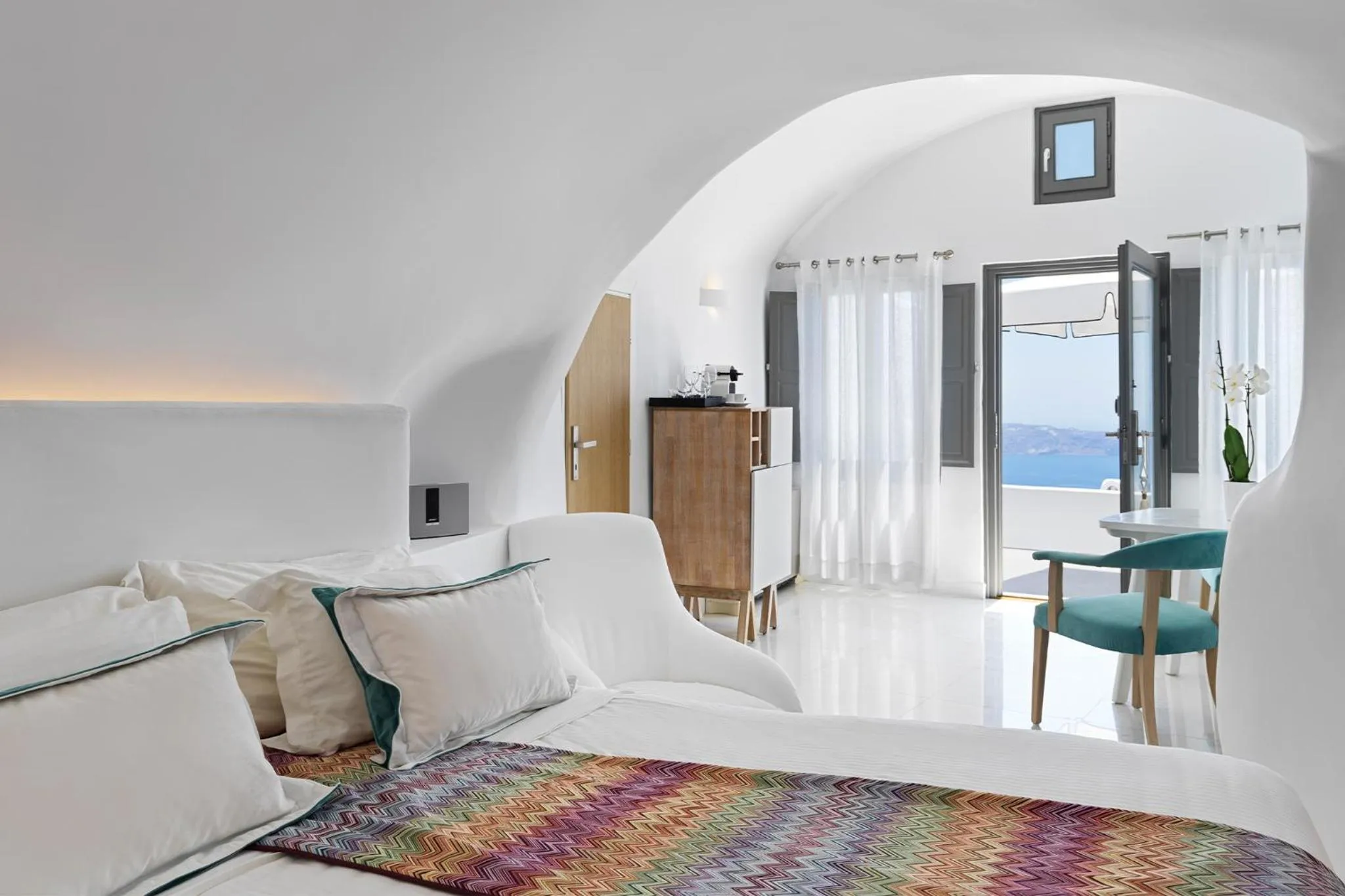 Bed in Katikies Chromata Santorini - The Leading Hotels of the World