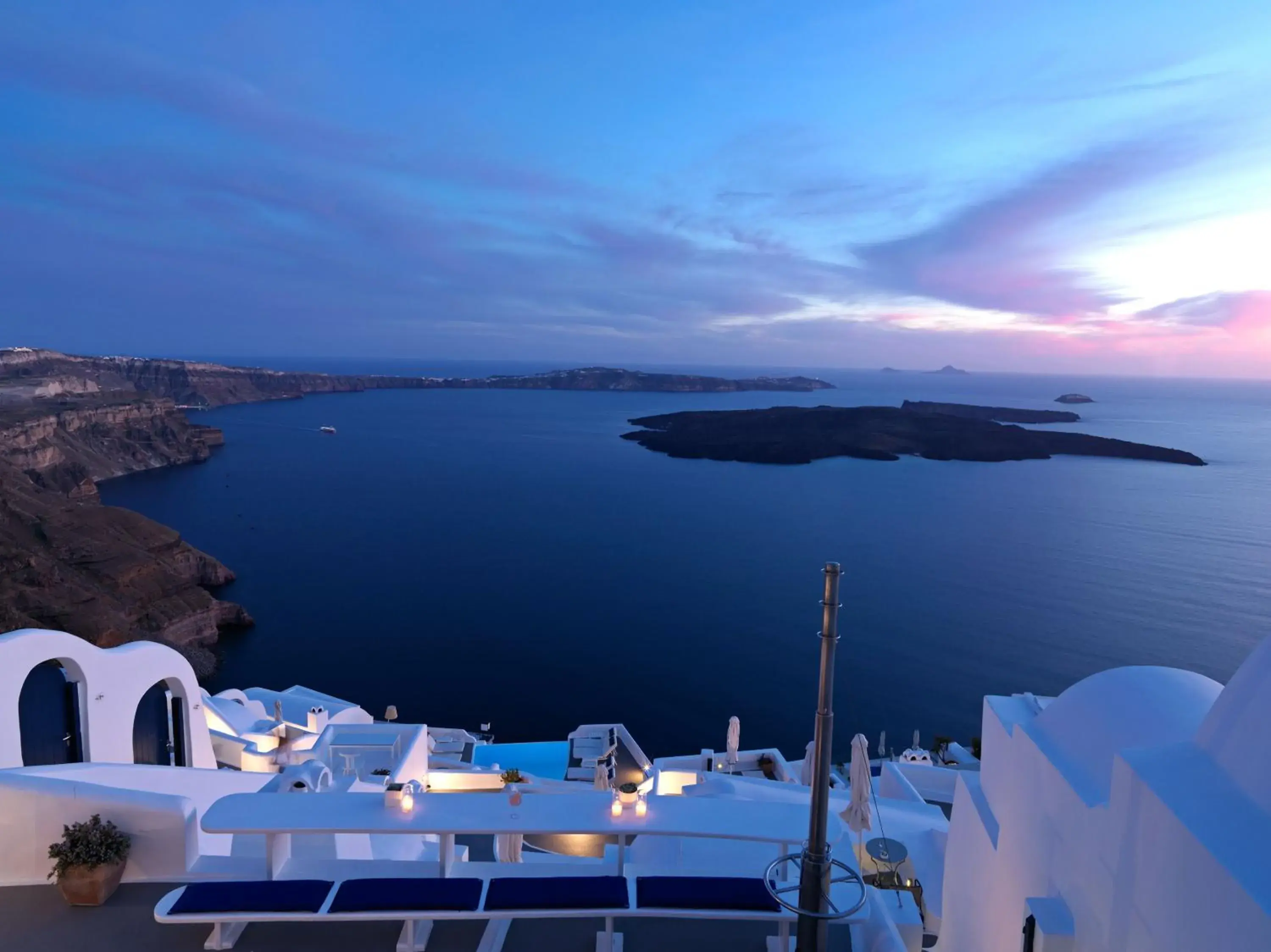 Bird's eye view in Katikies Chromata Santorini - The Leading Hotels of the World Bird's eye view in Katikies Chromata Santorini - The Leading Hotels of the World