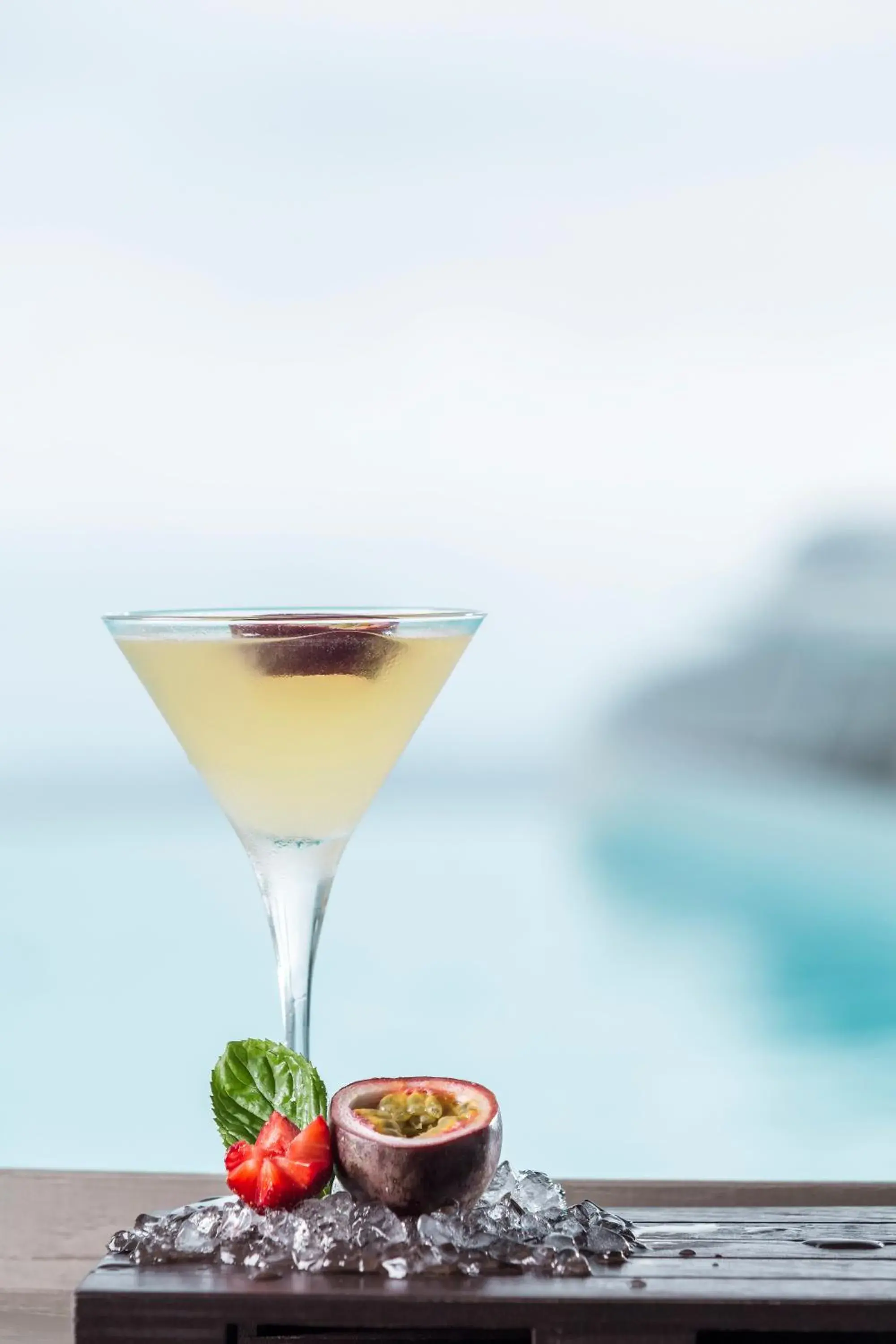 Lounge or bar in Katikies Chromata Santorini - The Leading Hotels of the World Lounge or bar in Katikies Chromata Santorini - The Leading Hotels of the World