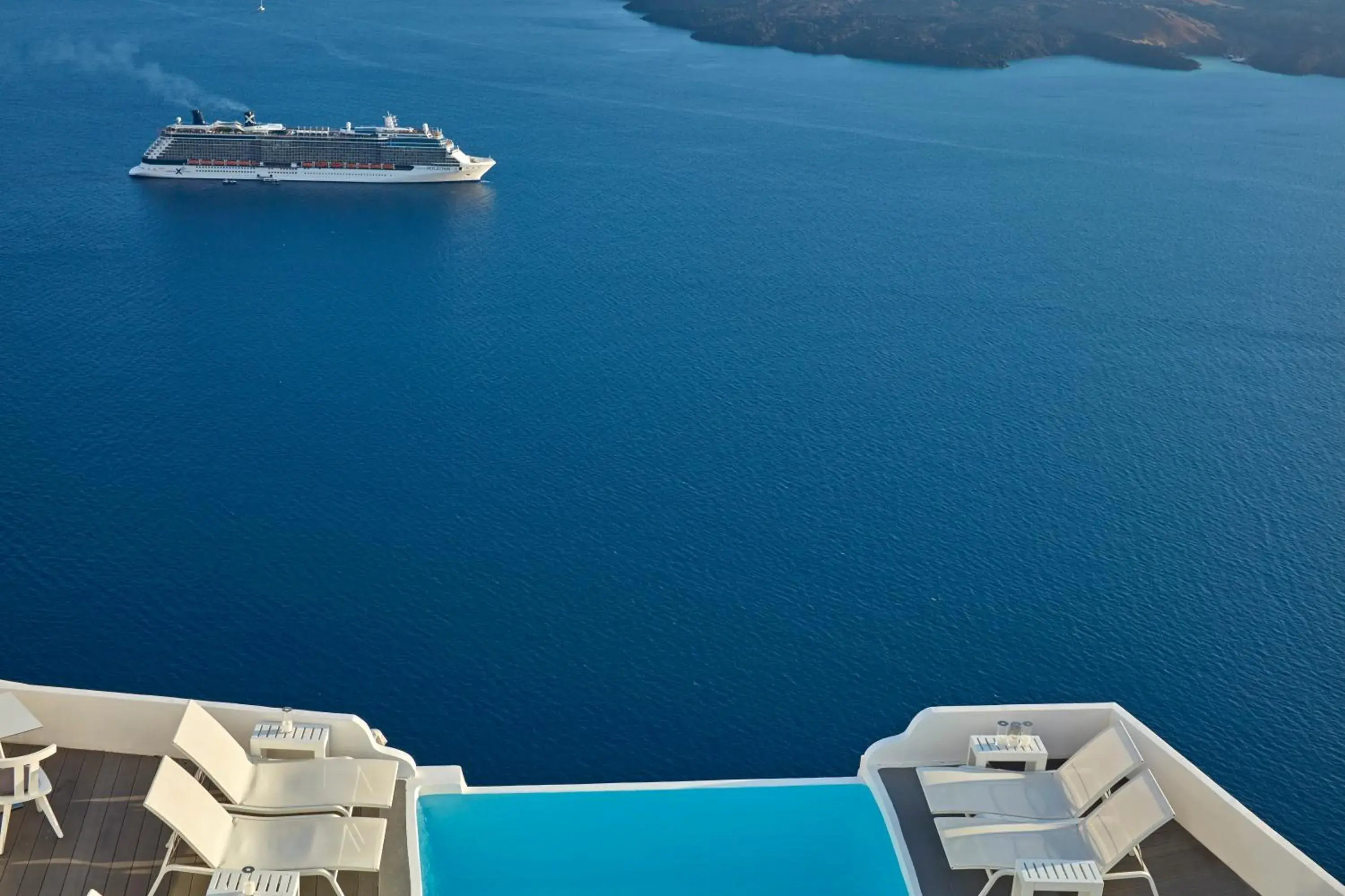 Swimming pool in Katikies Chromata Santorini - The Leading Hotels of the World Swimming pool in Katikies Chromata Santorini - The Leading Hotels of the World