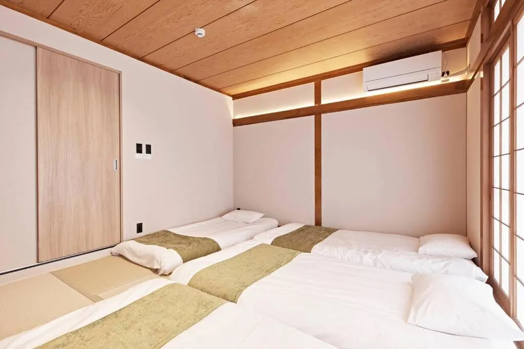 Bed in eni kuromon