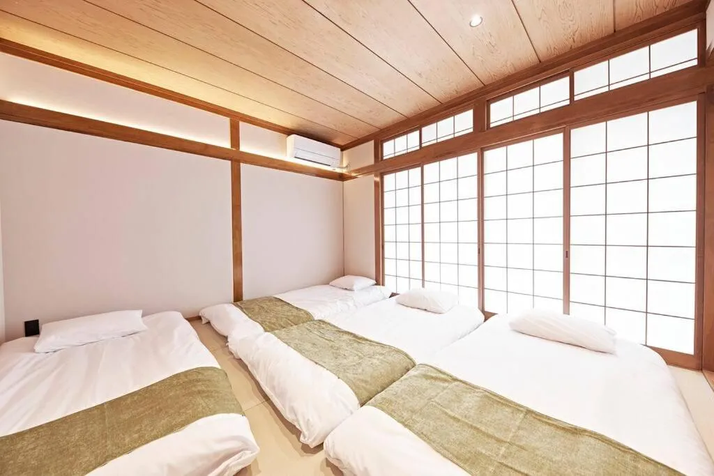 Bed in eni kuromon