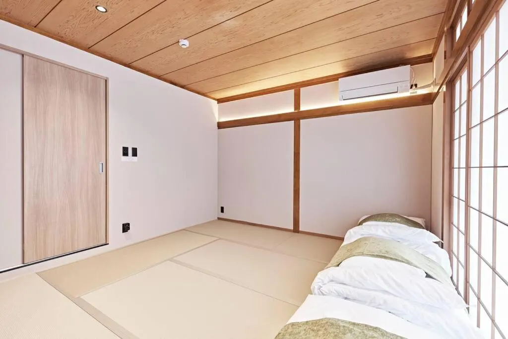 Bed in eni kuromon