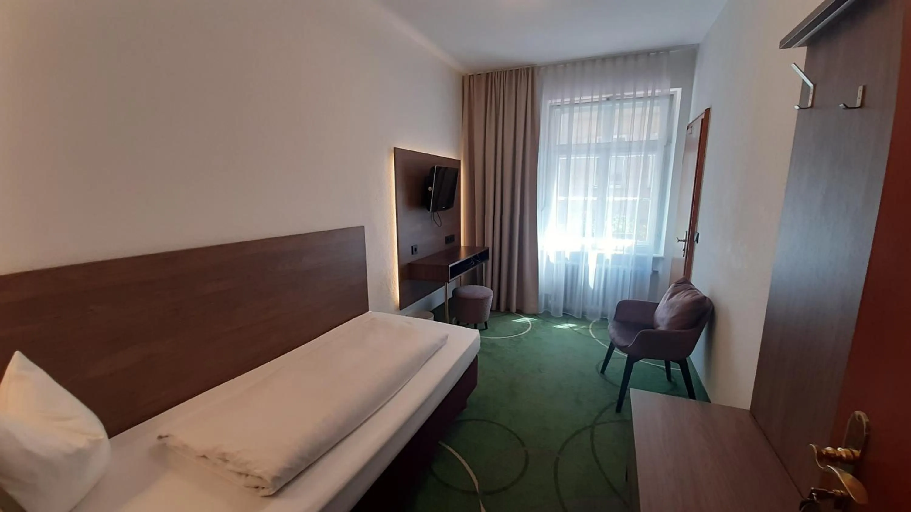 Photo of the whole room, Bed in Hotel-Gasthof Wilde Rose