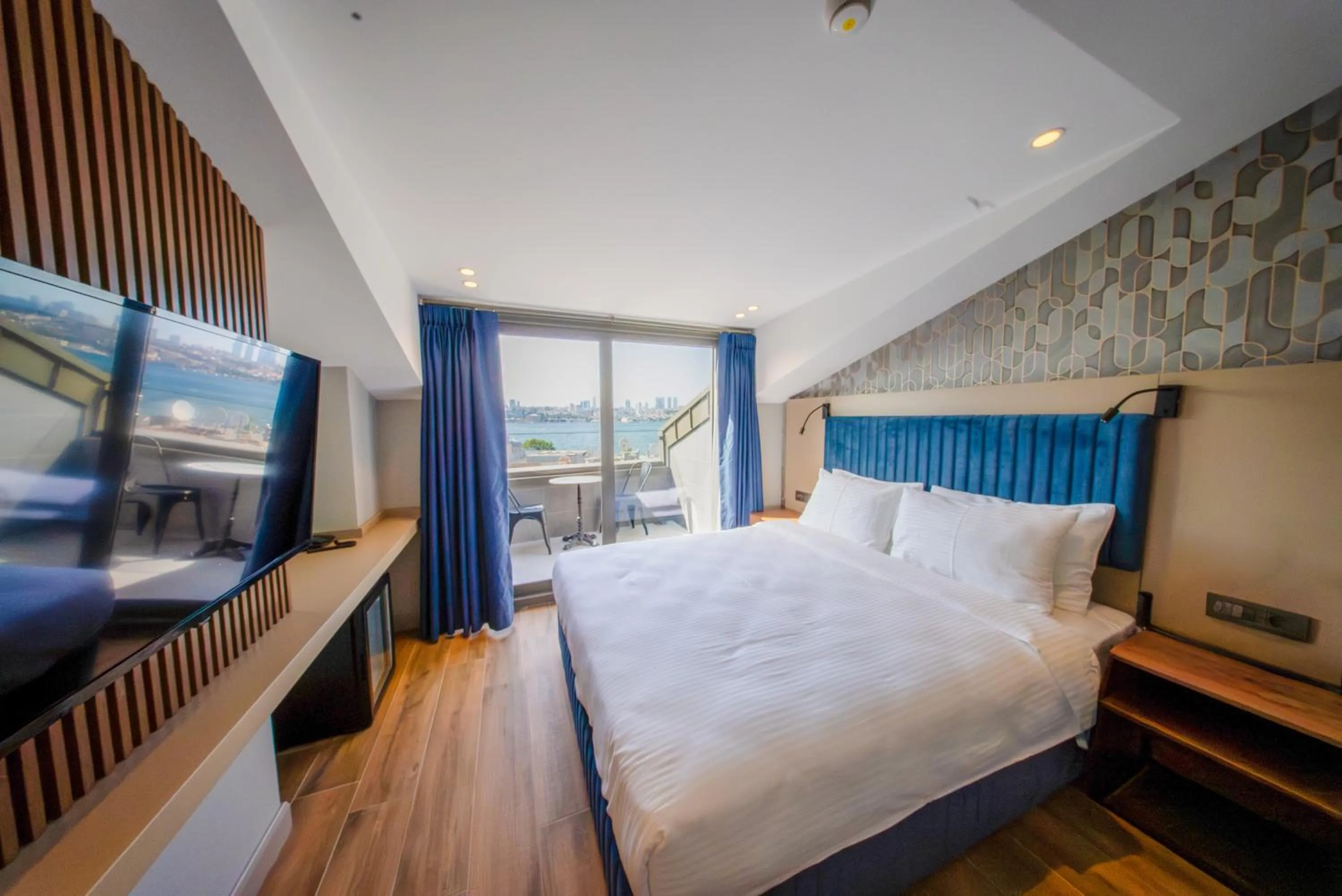 Bed in The Palm Bosphorus Hotel