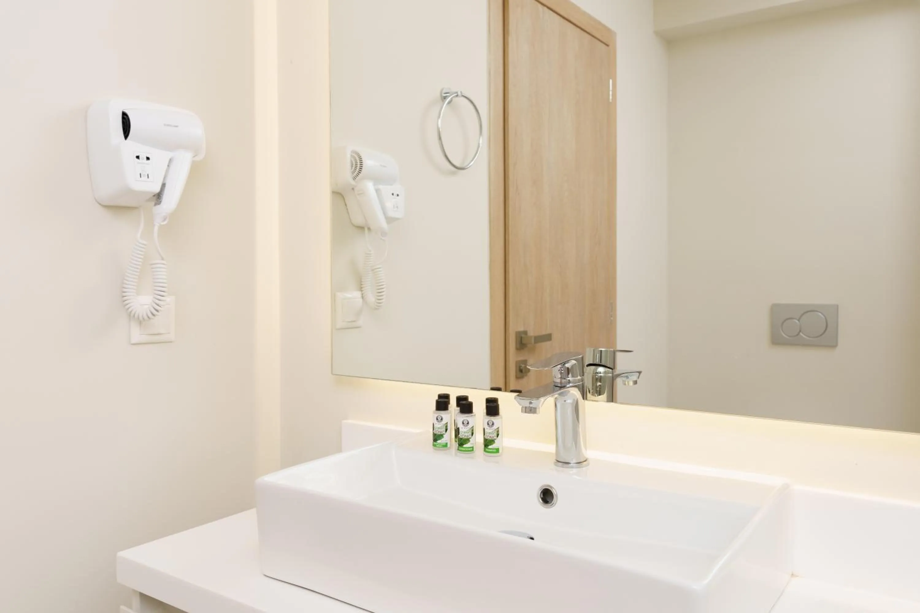 Bathroom in Gallery Central Piraeus Port