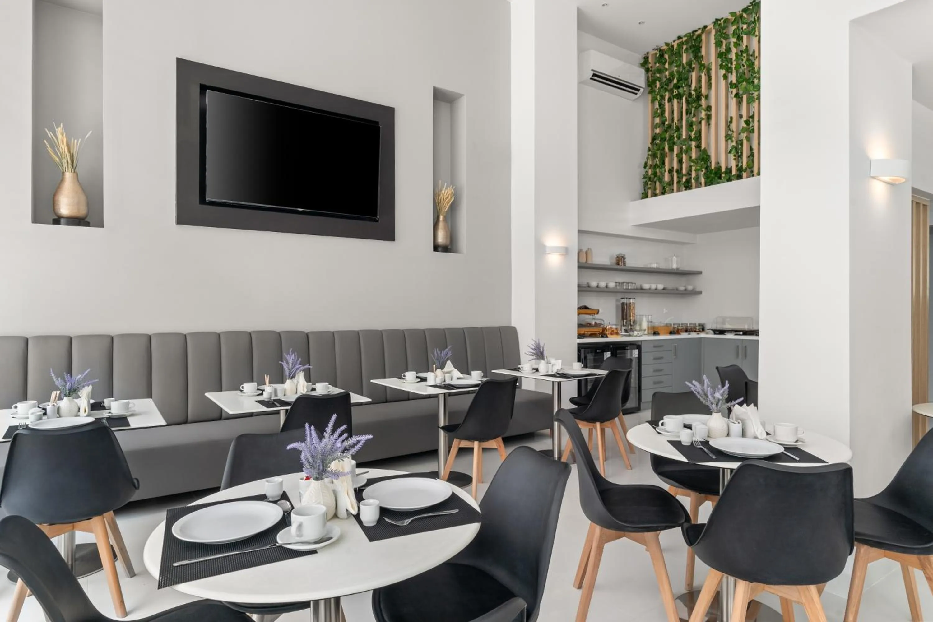 Restaurant/places to eat in Gallery Central Piraeus Port