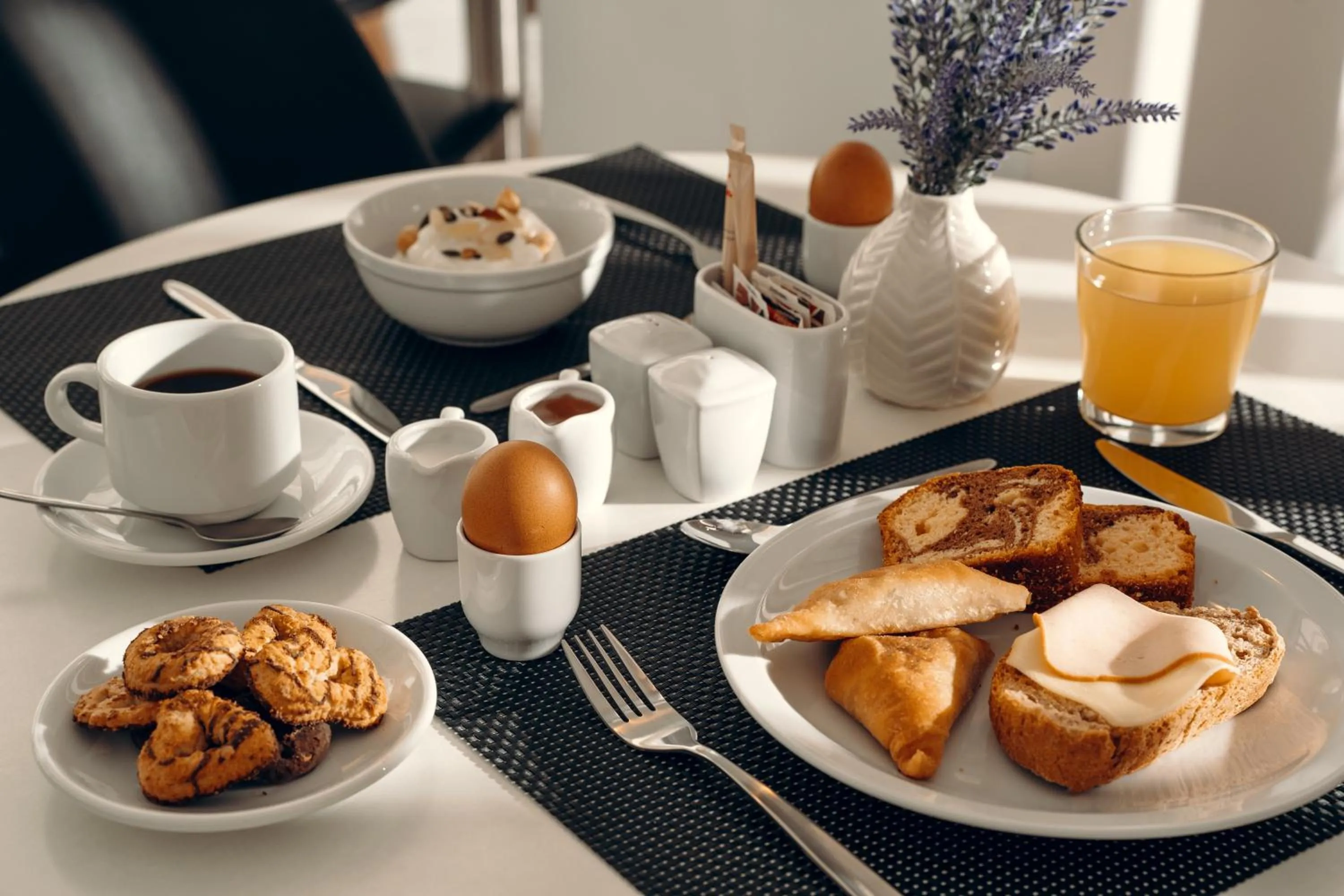 Breakfast in Gallery Central Piraeus Port