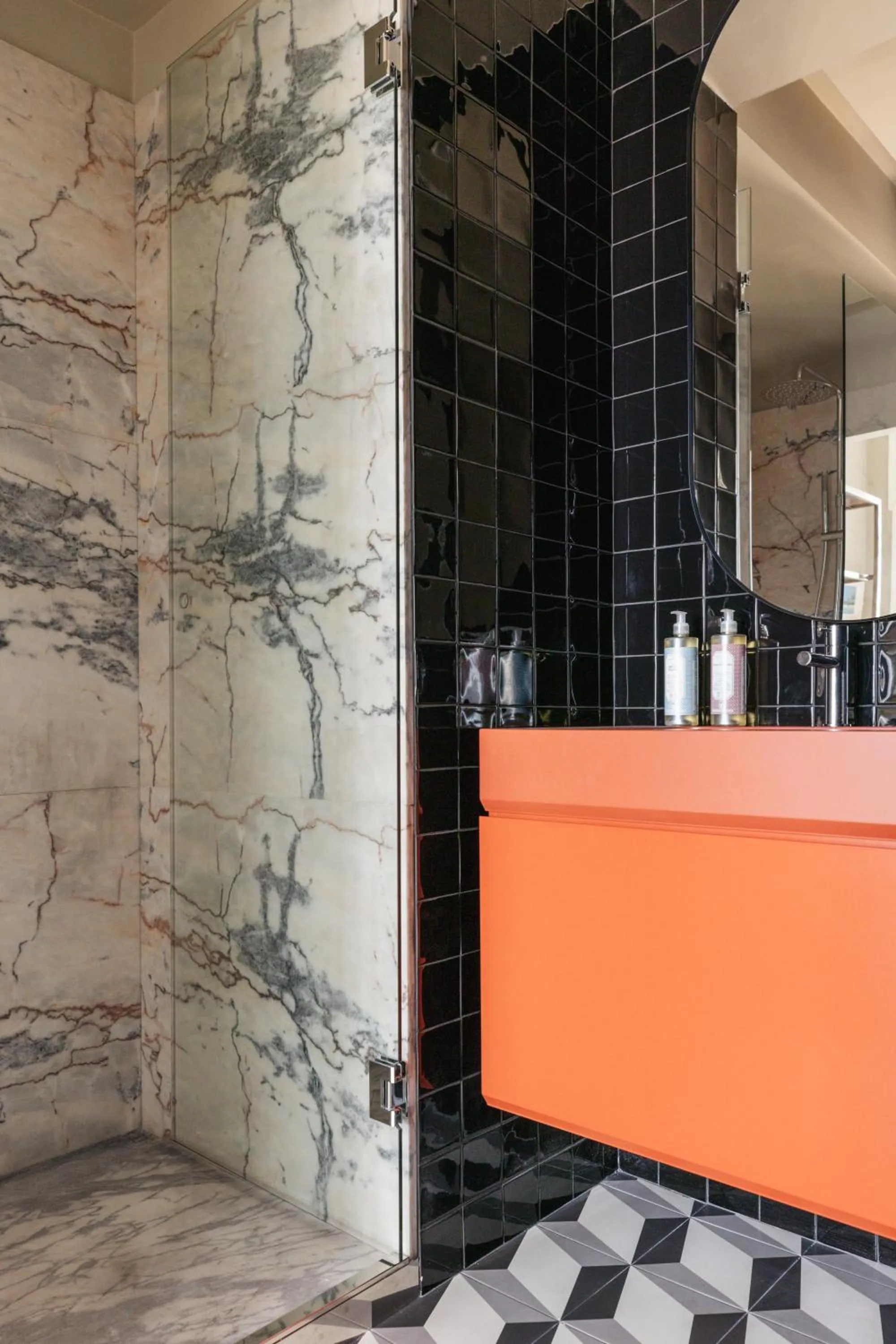 Bathroom in Dare Lisbon River