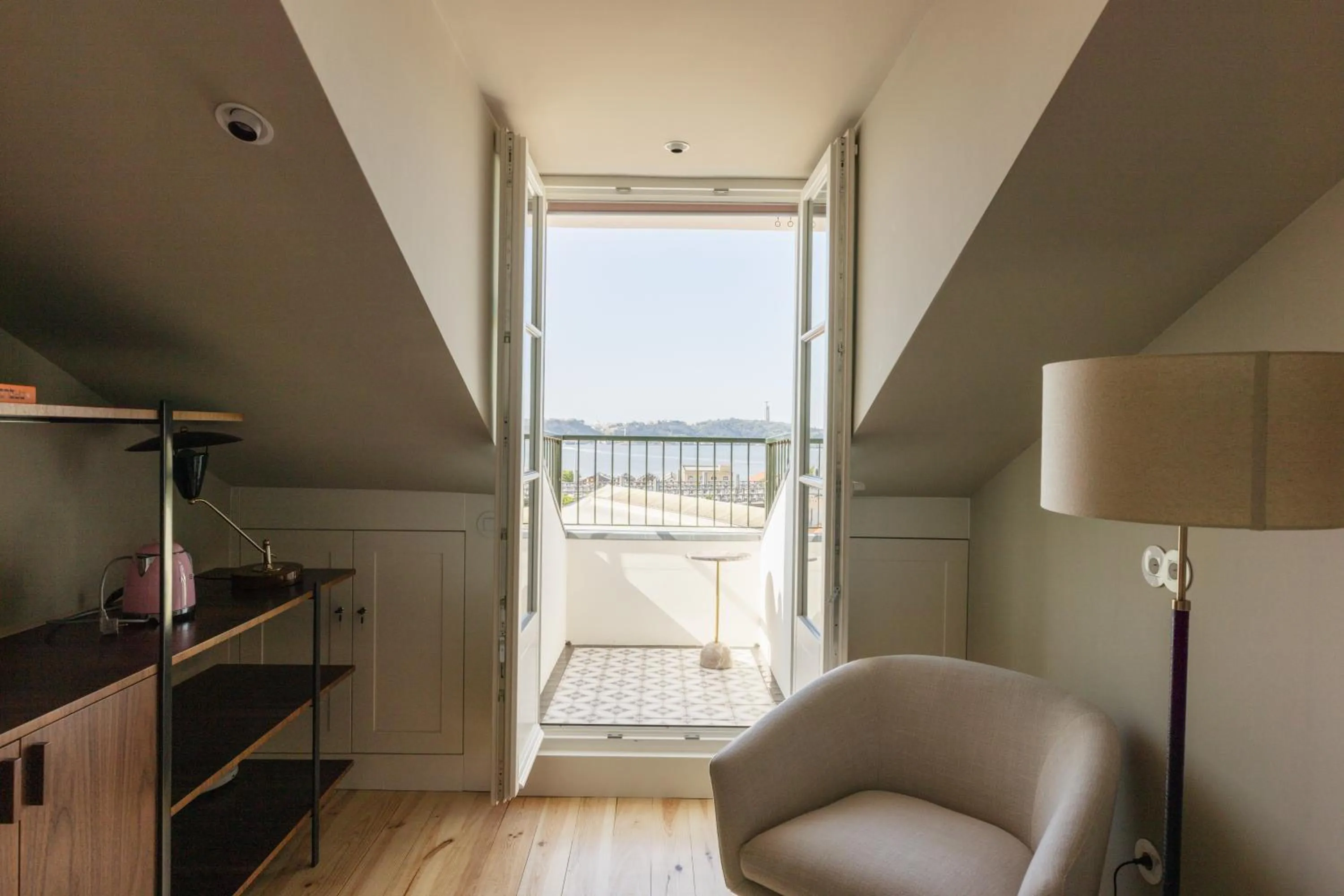 Bedroom in Dare Lisbon River