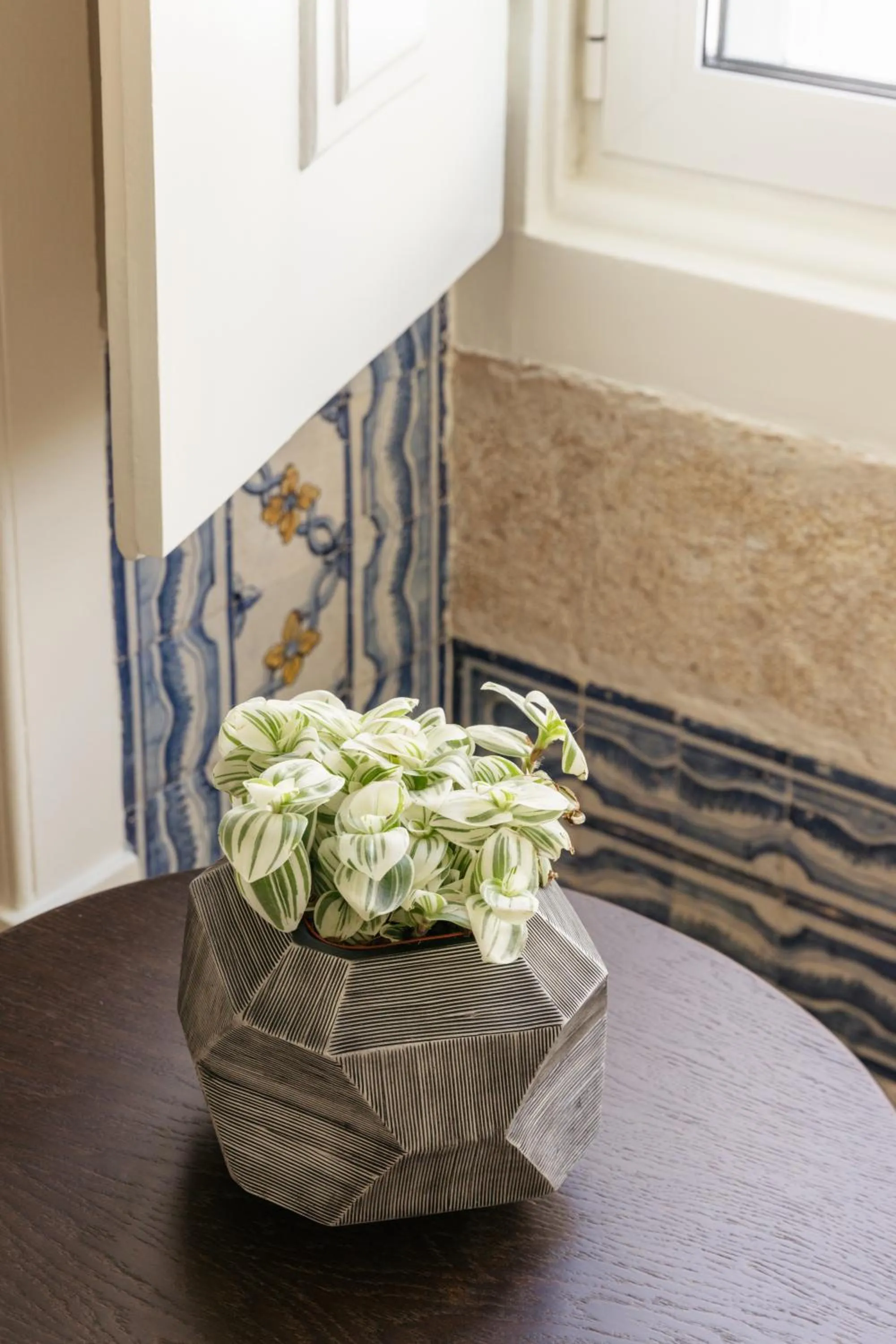 Decorative detail in Dare Lisbon River