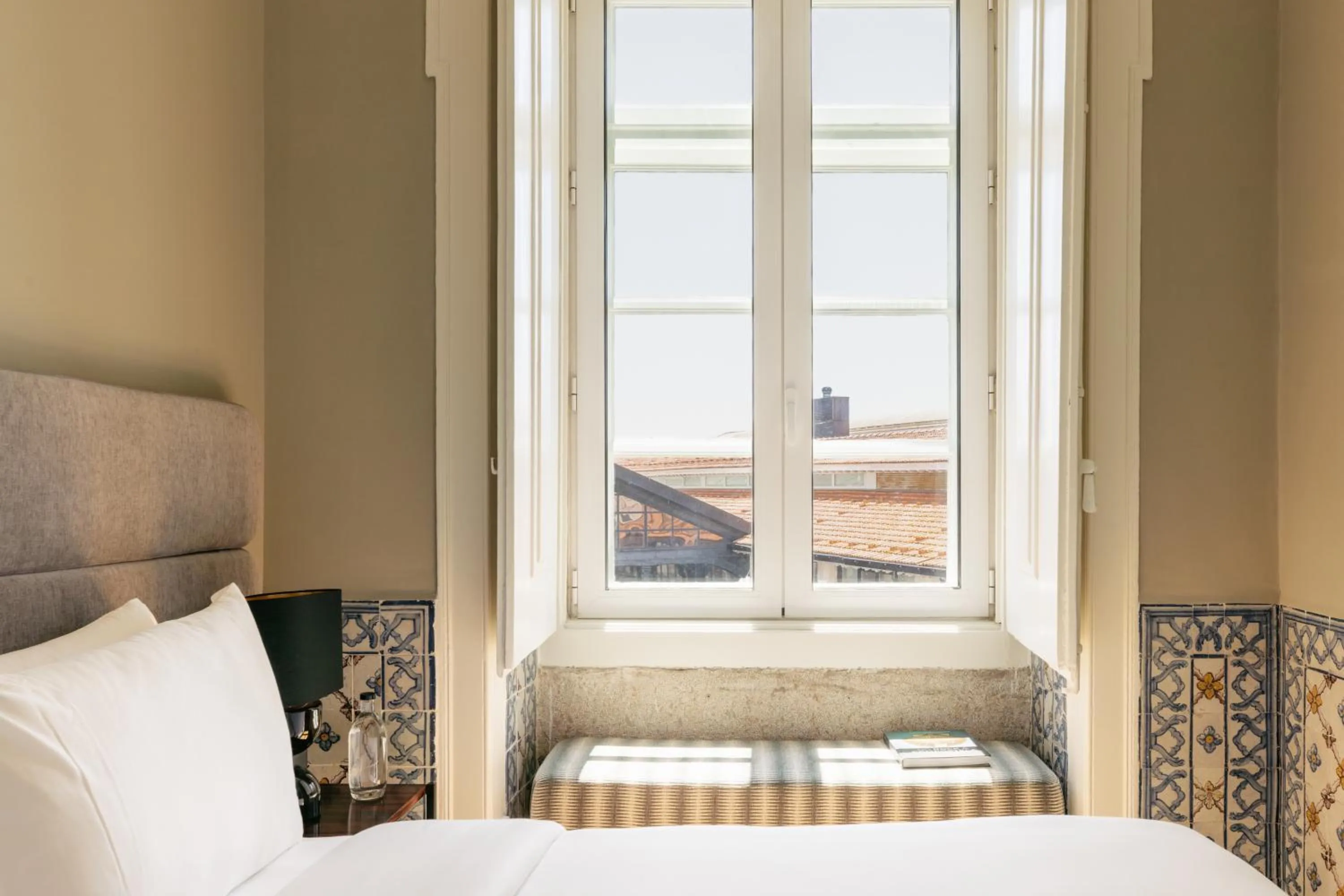 Bedroom, Bed in Dare Lisbon River