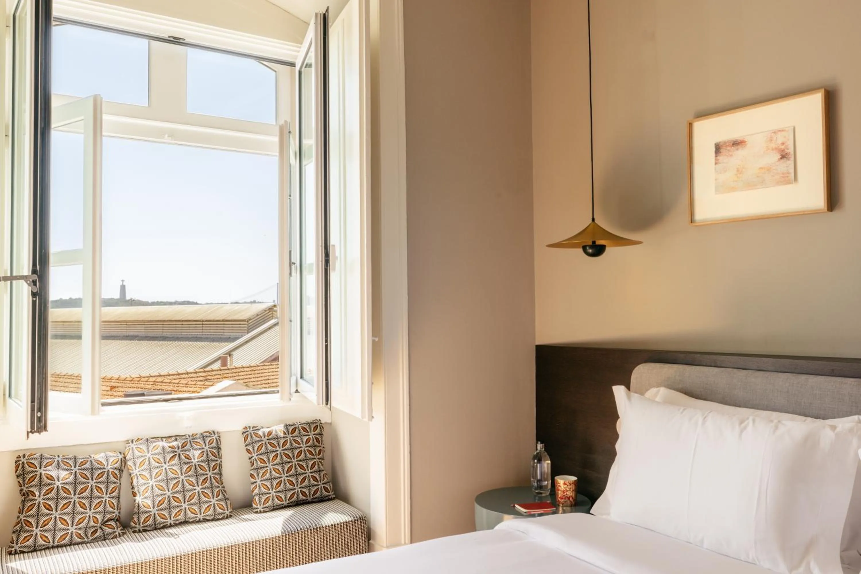 Bedroom, Bed in Dare Lisbon River