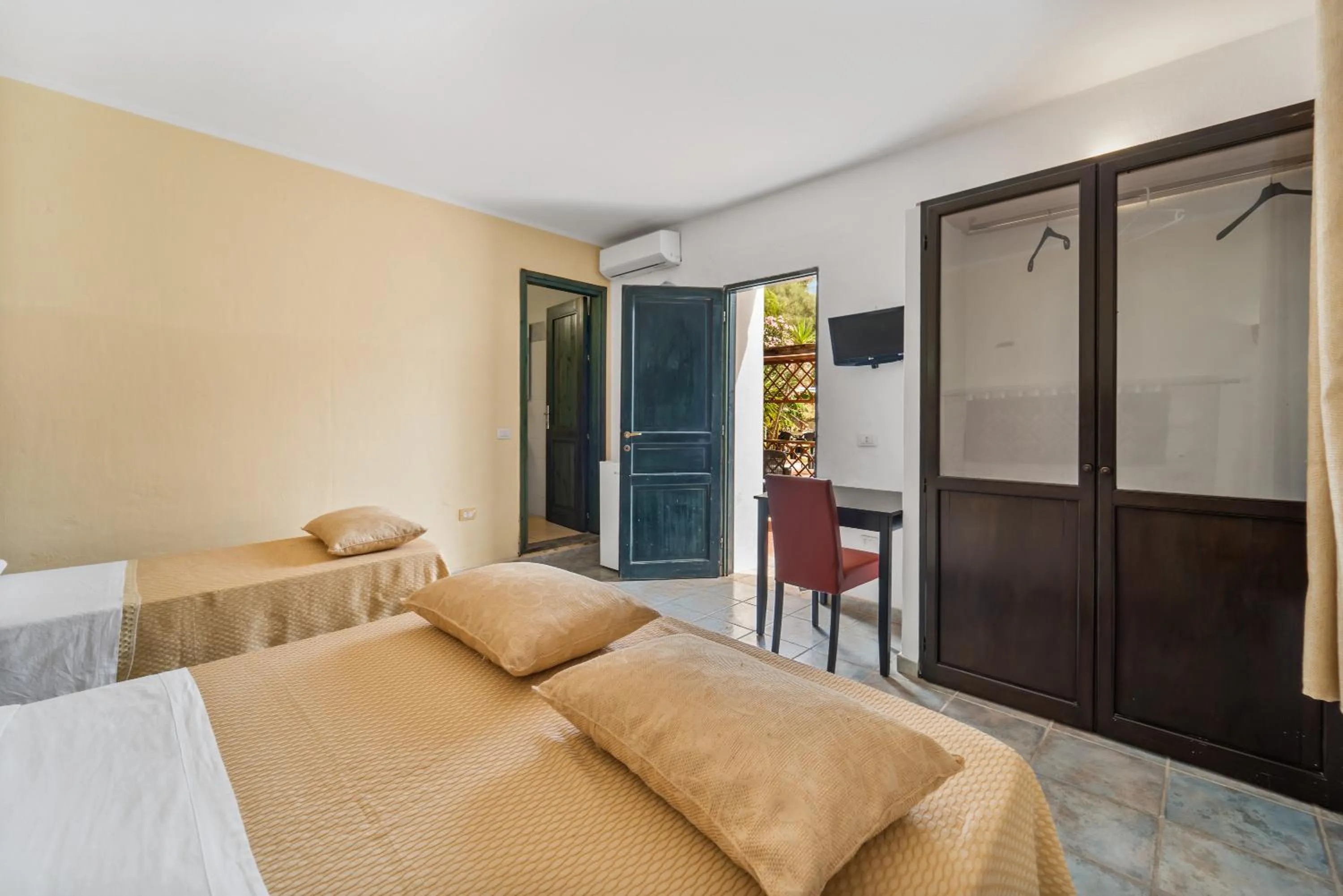 Property building, Bed in Sa Funtana