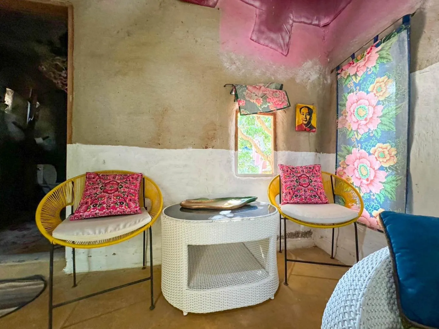 Living room in Clay House Chiang Mai By Alphatel