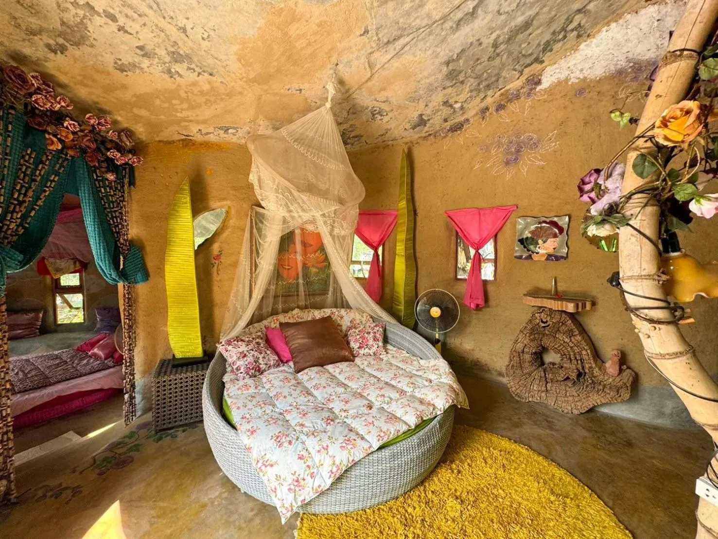 Photo of the whole room, Bed in Clay House Chiang Mai By Alphatel