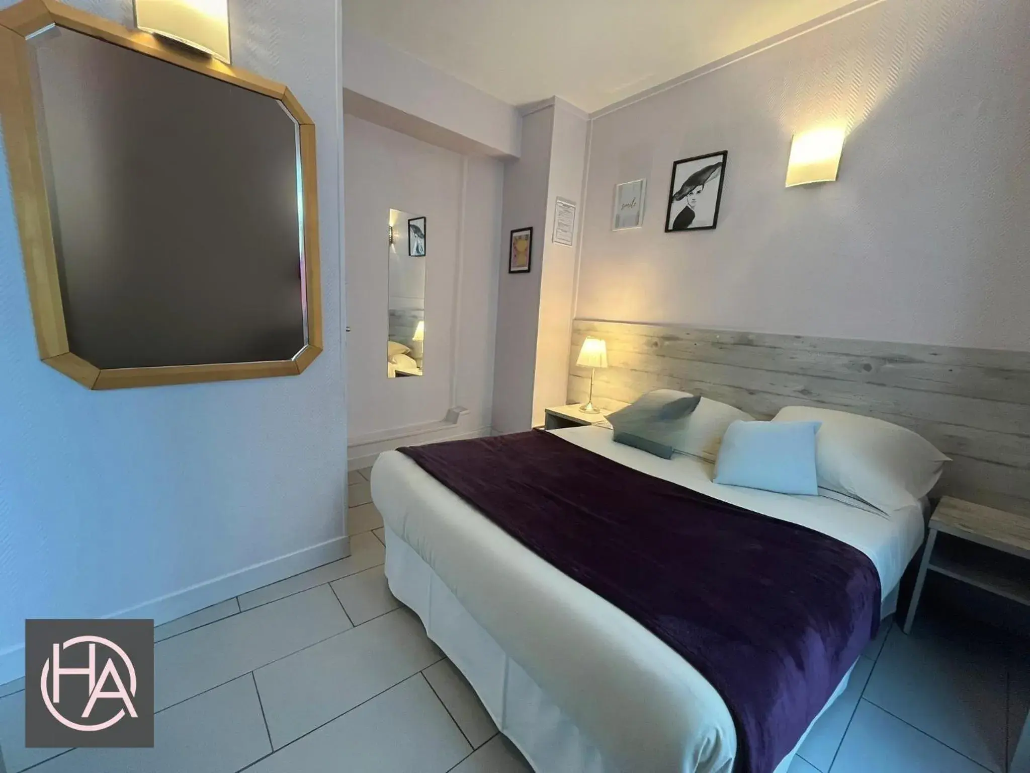 Double Room with Private Bathroom in Alliance Hôtel Paris Double Room with Private Bathroom in Alliance Hôtel Paris