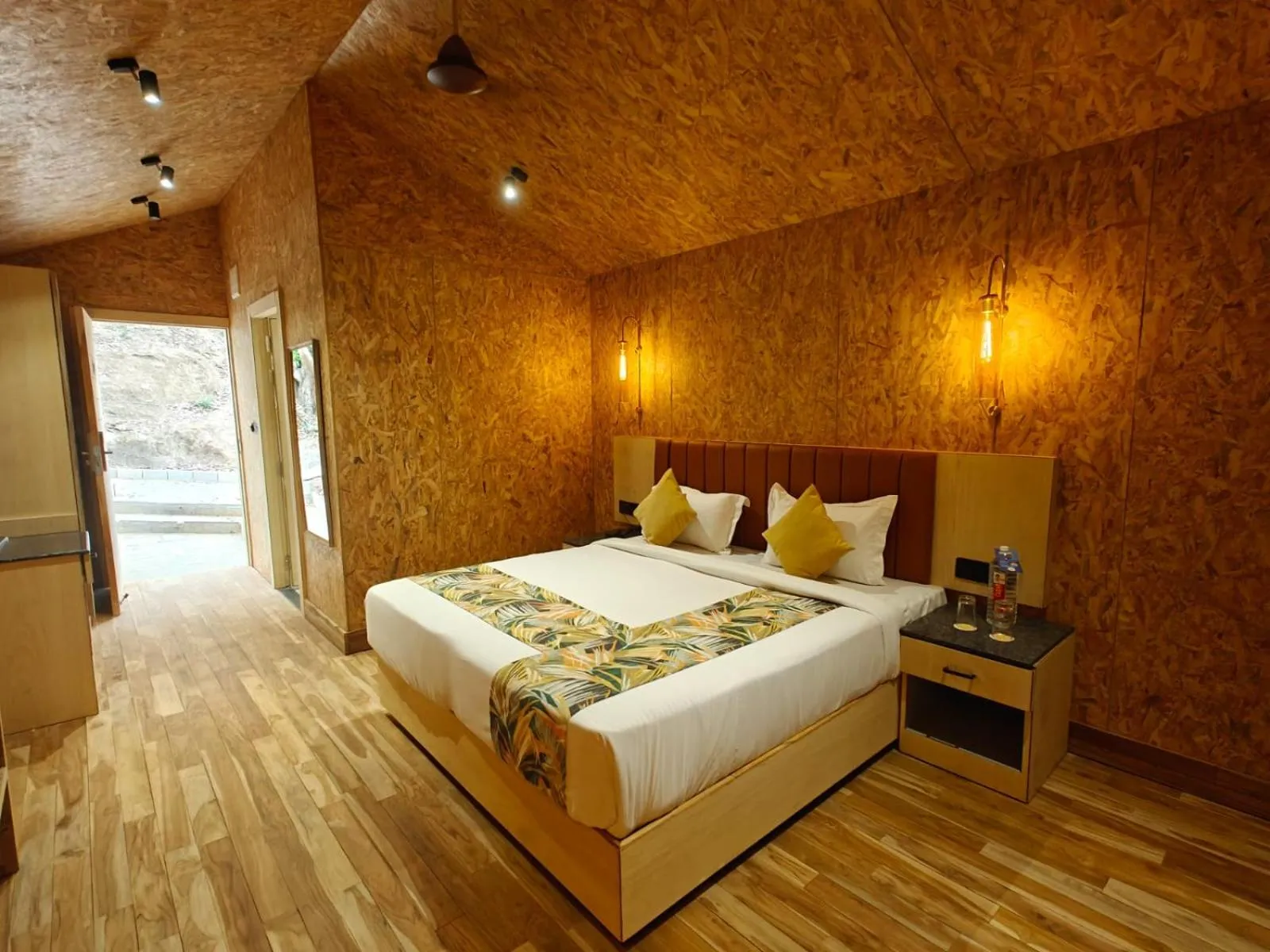 Bed in Citrus Prime Hill Queen Resort