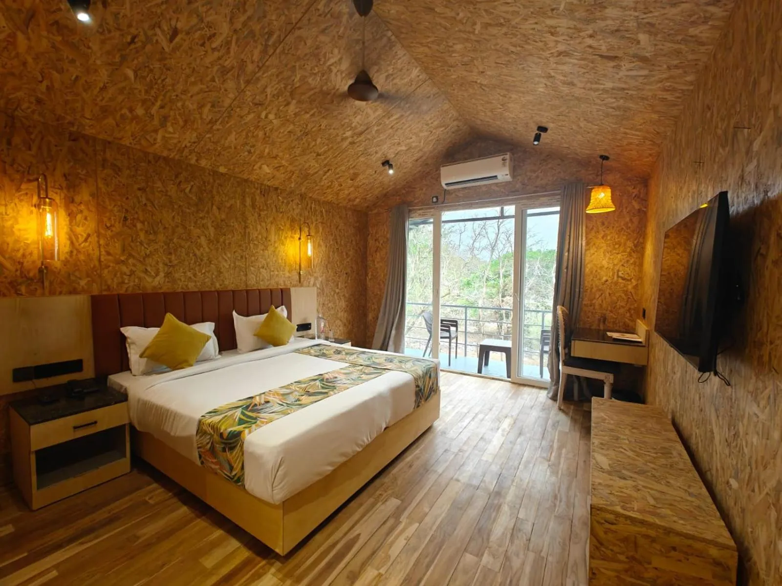 Photo of the whole room in Citrus Prime Hill Queen Resort