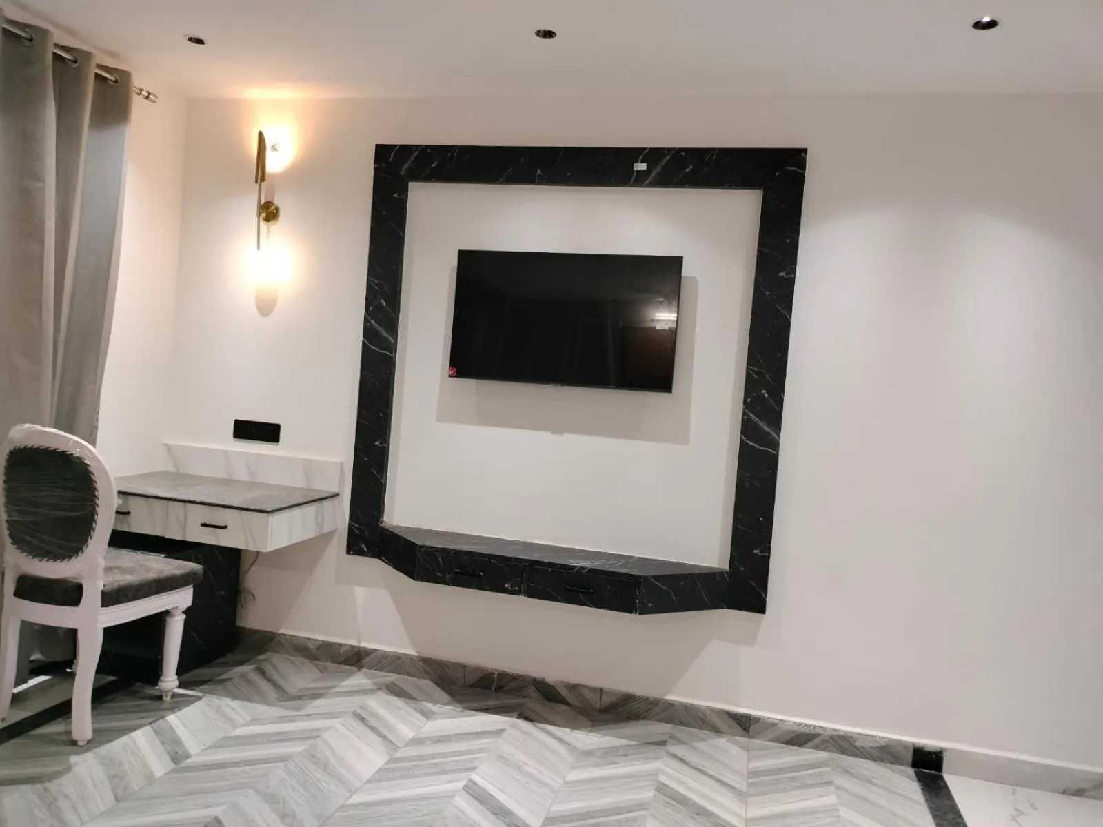 TV and multimedia in Citrus Prime Hill Queen Resort