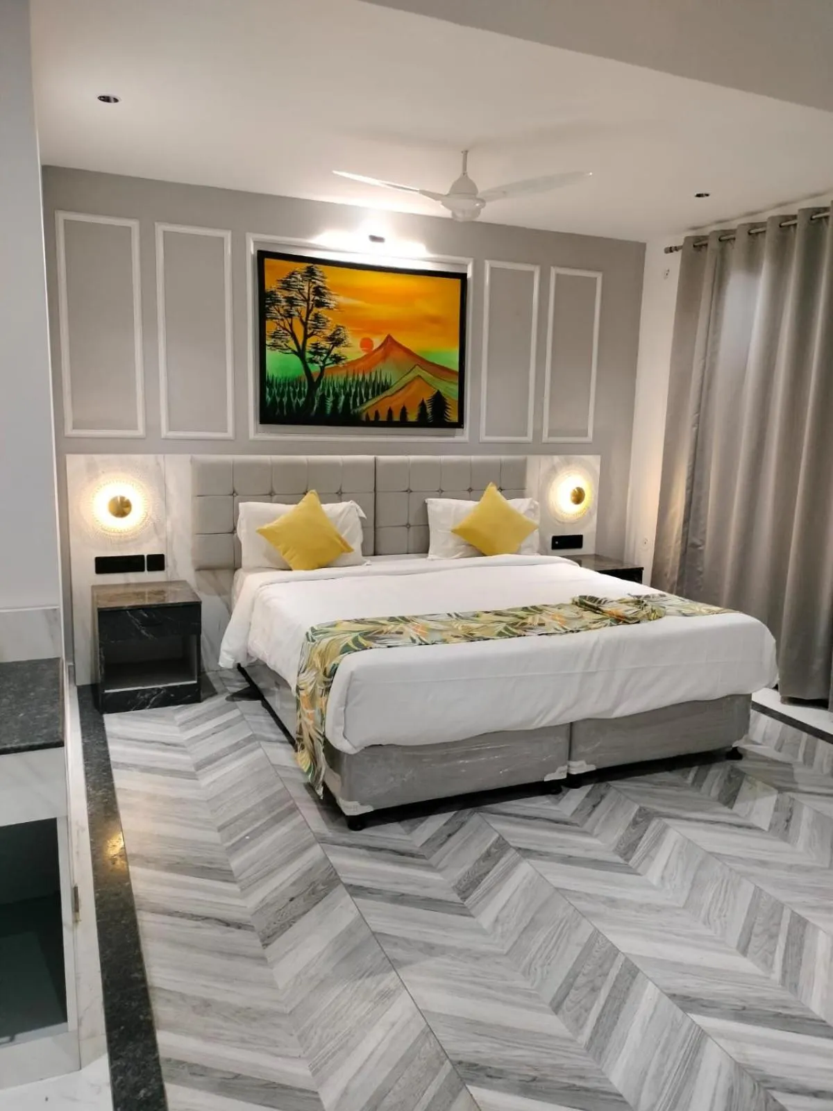 Photo of the whole room in Citrus Prime Hill Queen Resort