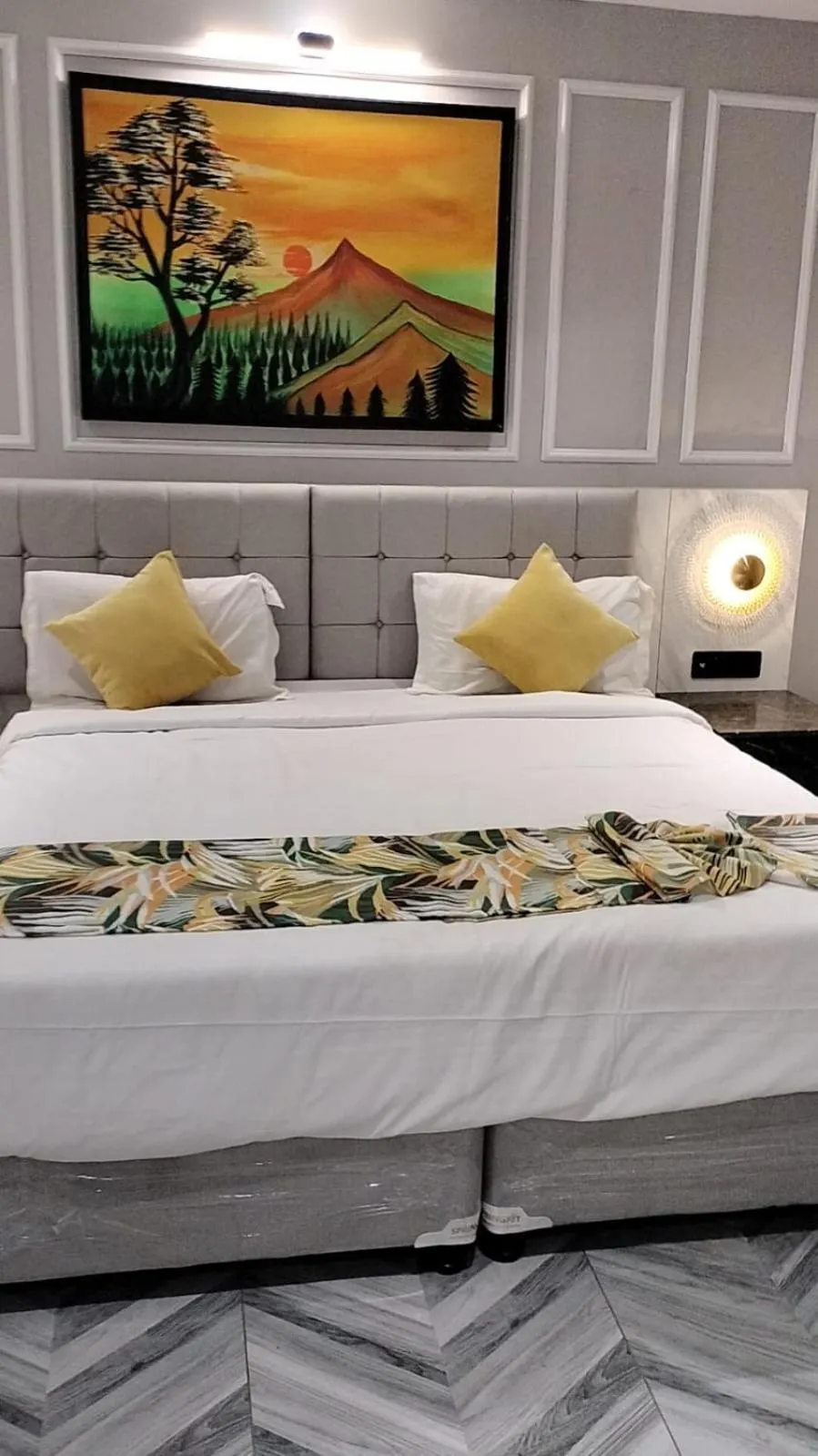 Photo of the whole room in Citrus Prime Hill Queen Resort