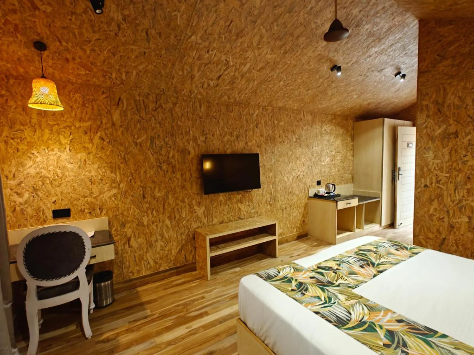 TV and multimedia in Citrus Prime Hill Queen Resort