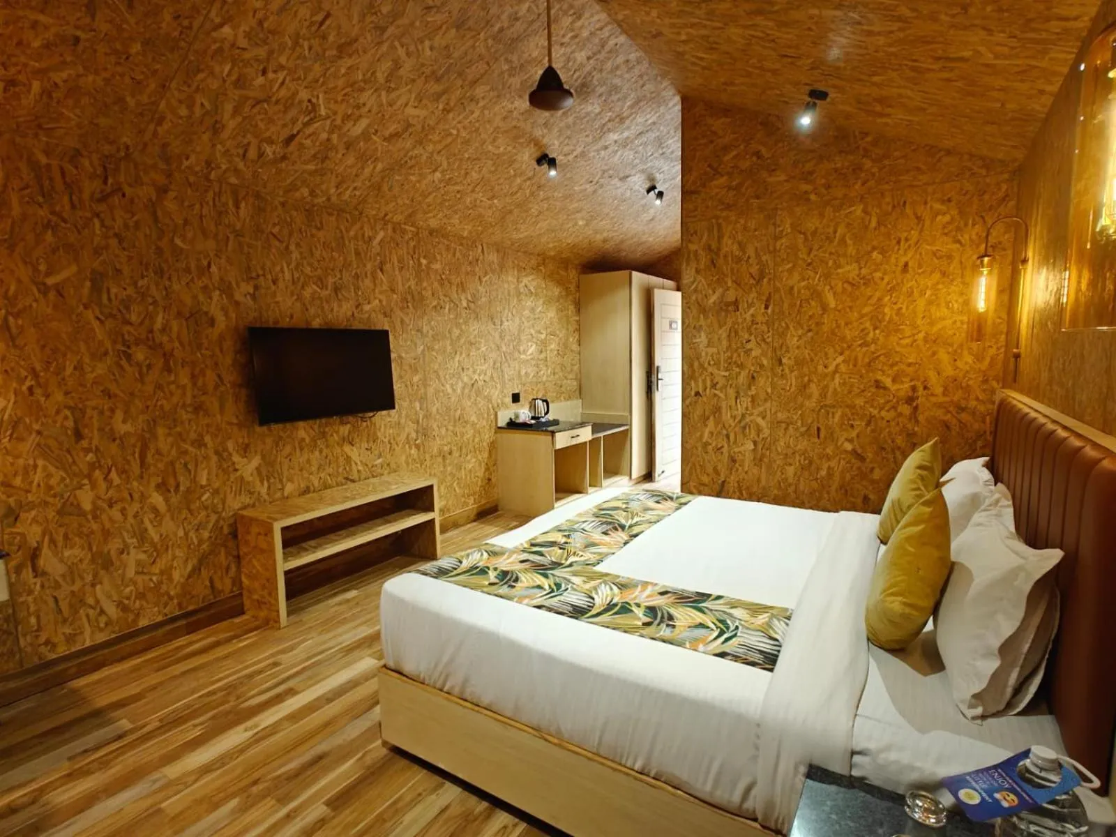 Bed in Citrus Prime Hill Queen Resort