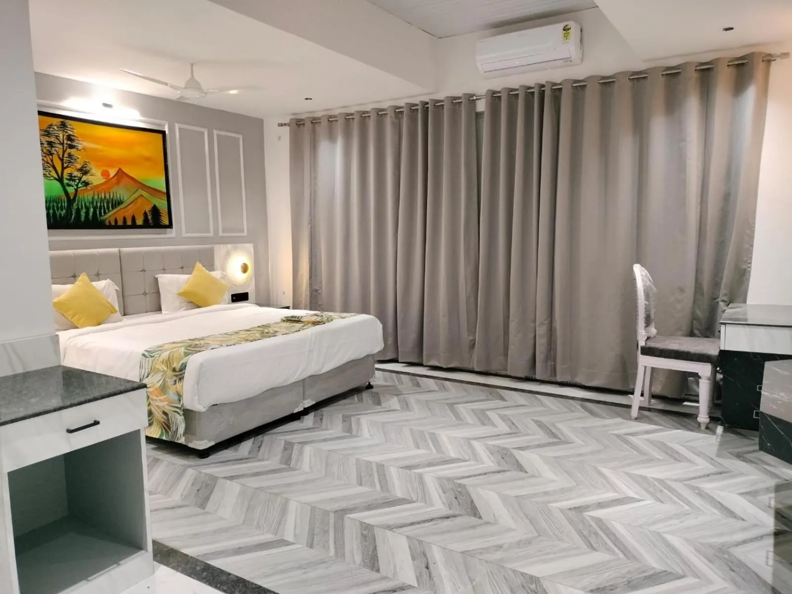 Photo of the whole room in Citrus Prime Hill Queen Resort