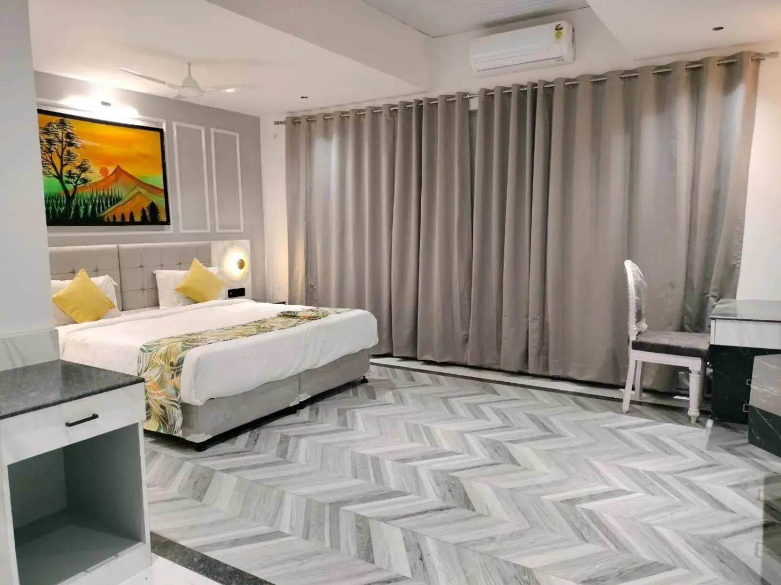 Photo of the whole room in Citrus Prime Hill Queen Resort Photo of the whole room in Citrus Prime Hill Queen Resort