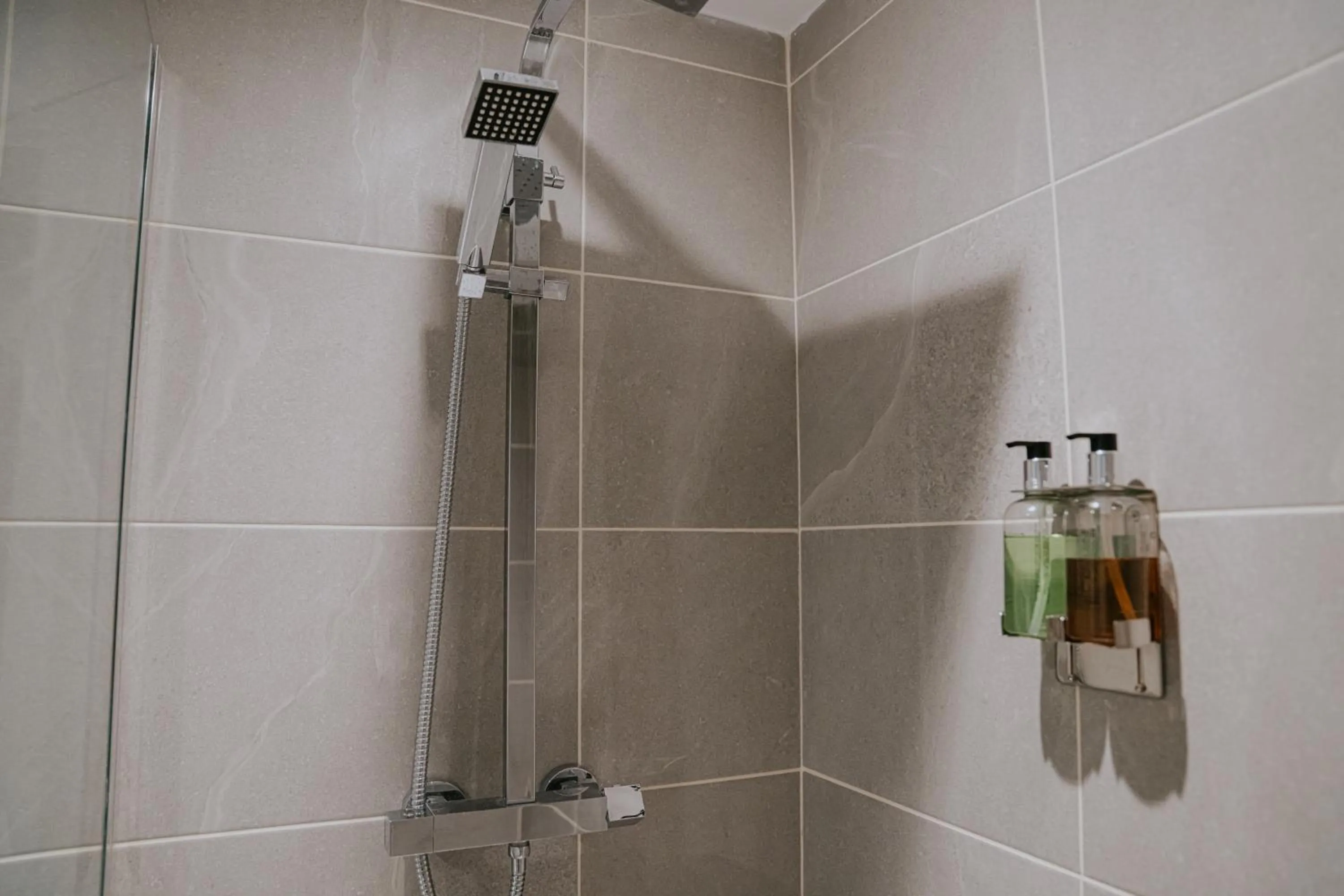 Shower in Redesdale Arms Hotel